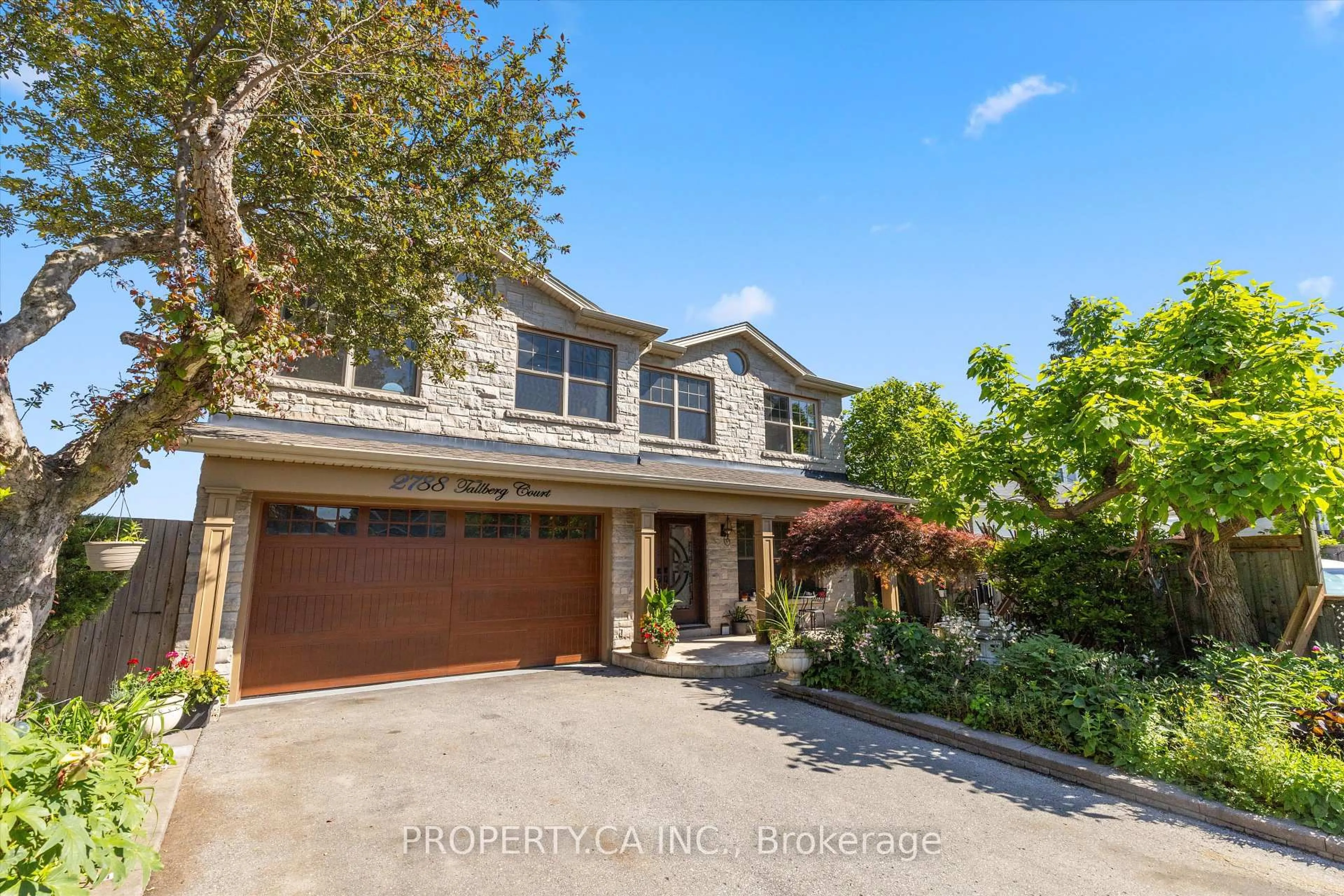 A pic from outside/outdoor area/front of a property/back of a property/a pic from drone, unknown for 2788 Tallberg Crt, Mississauga Ontario L5J 1T1