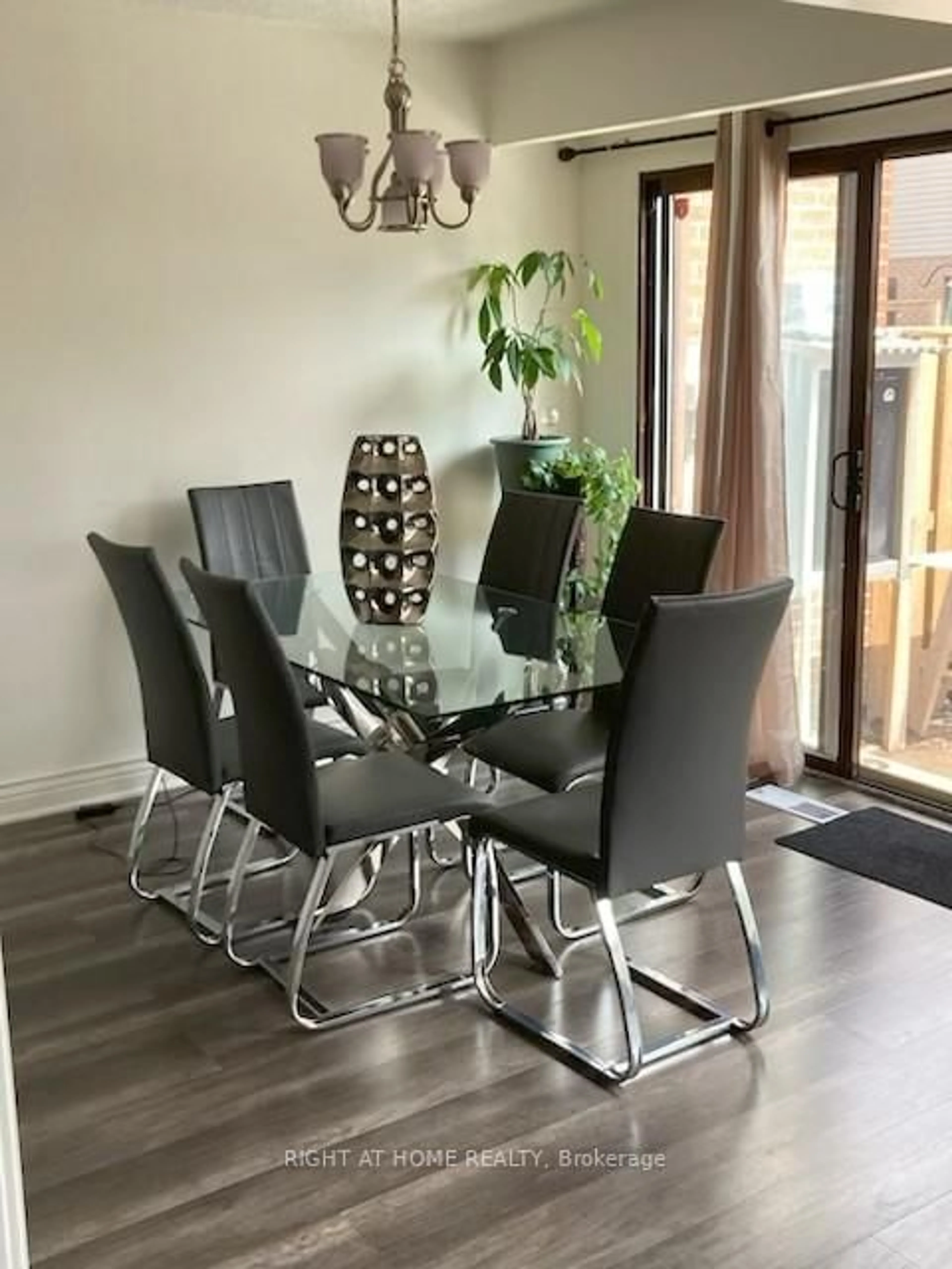Dining room, wood/laminate floor for 25 Baronwood Crt, Brampton Ontario L6V 3H6