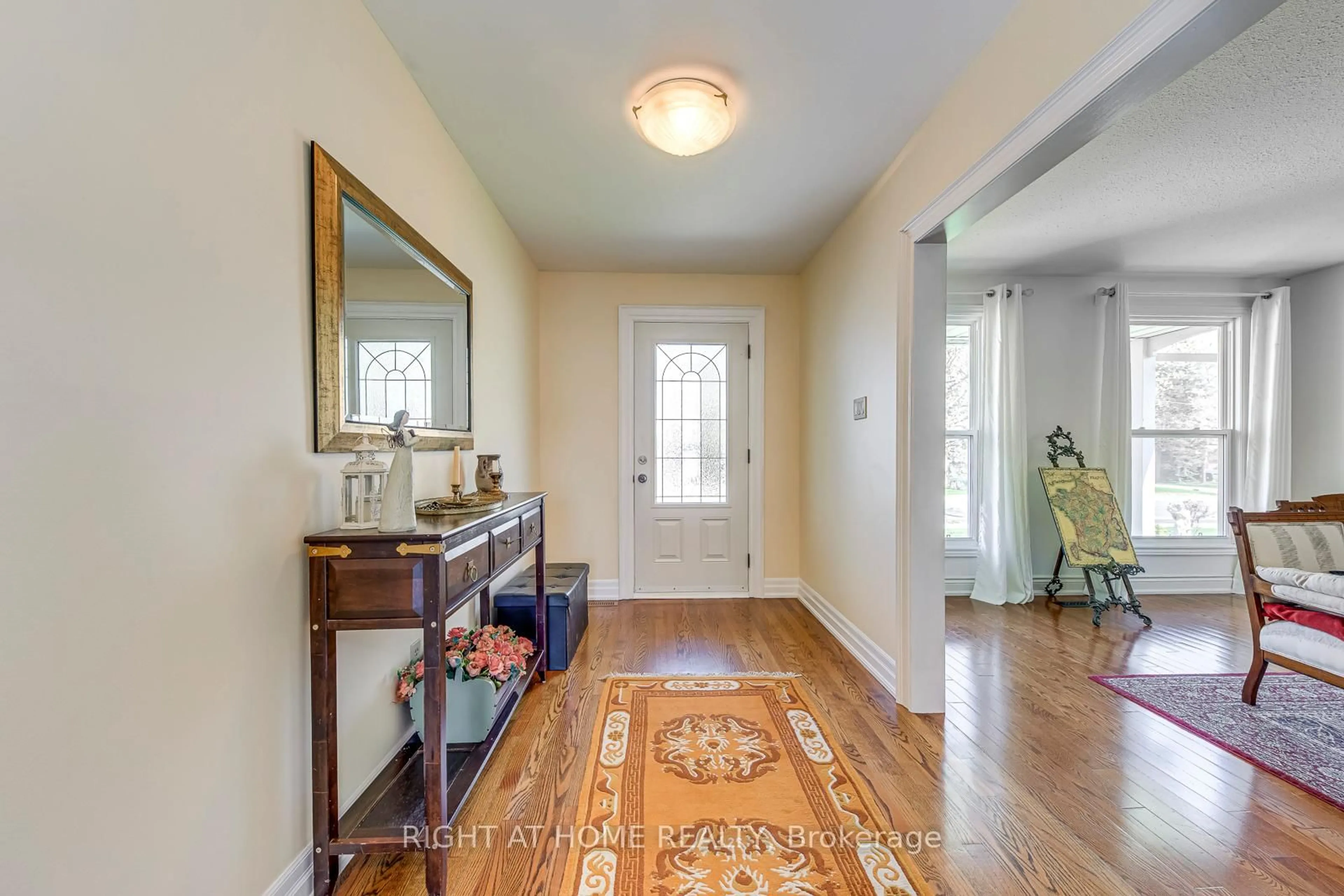 Indoor entryway for 2518 Fifth Line W Line, Mississauga Ontario L5K 1W2