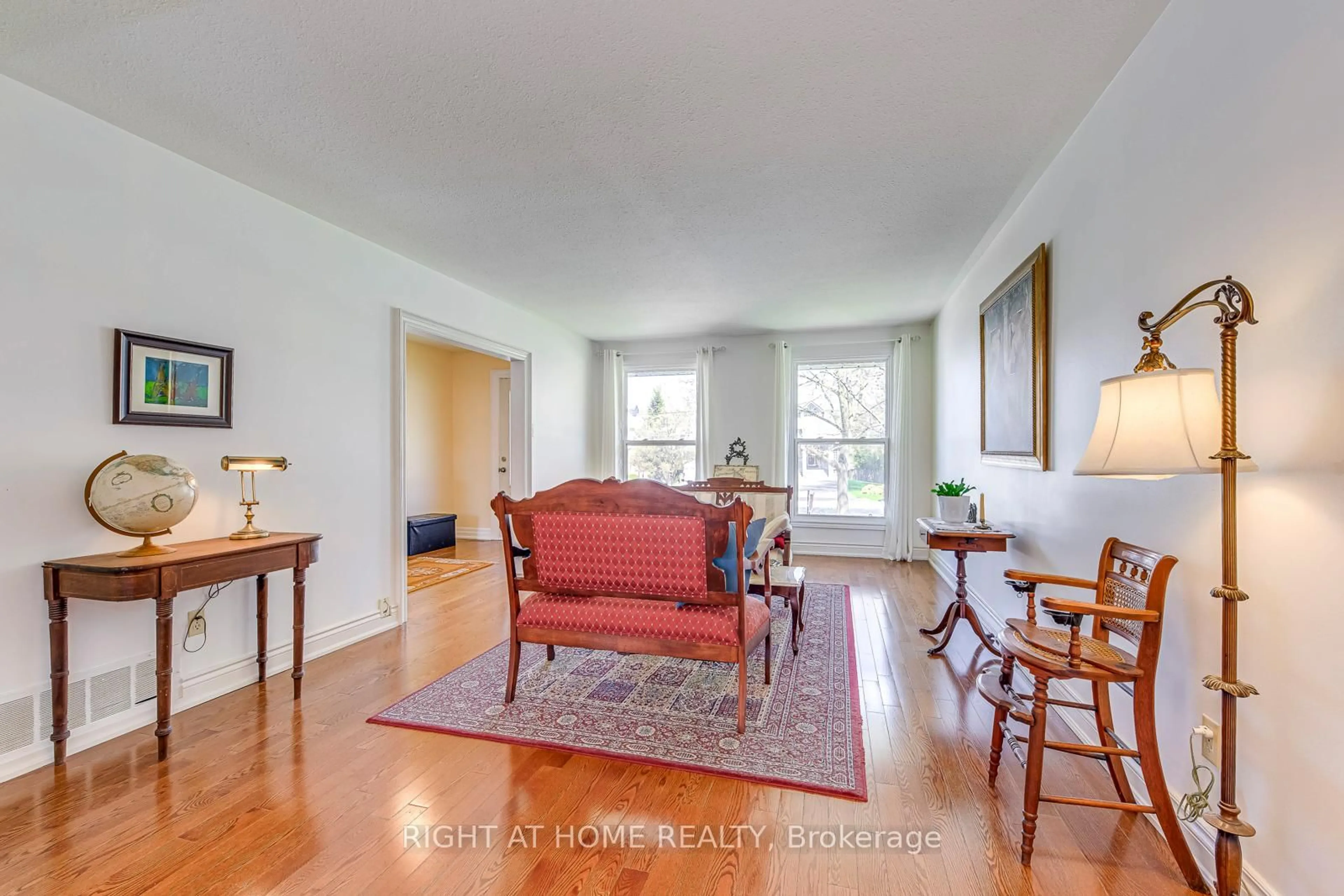 Living room with furniture, unknown for 2518 Fifth Line W Line, Mississauga Ontario L5K 1W2