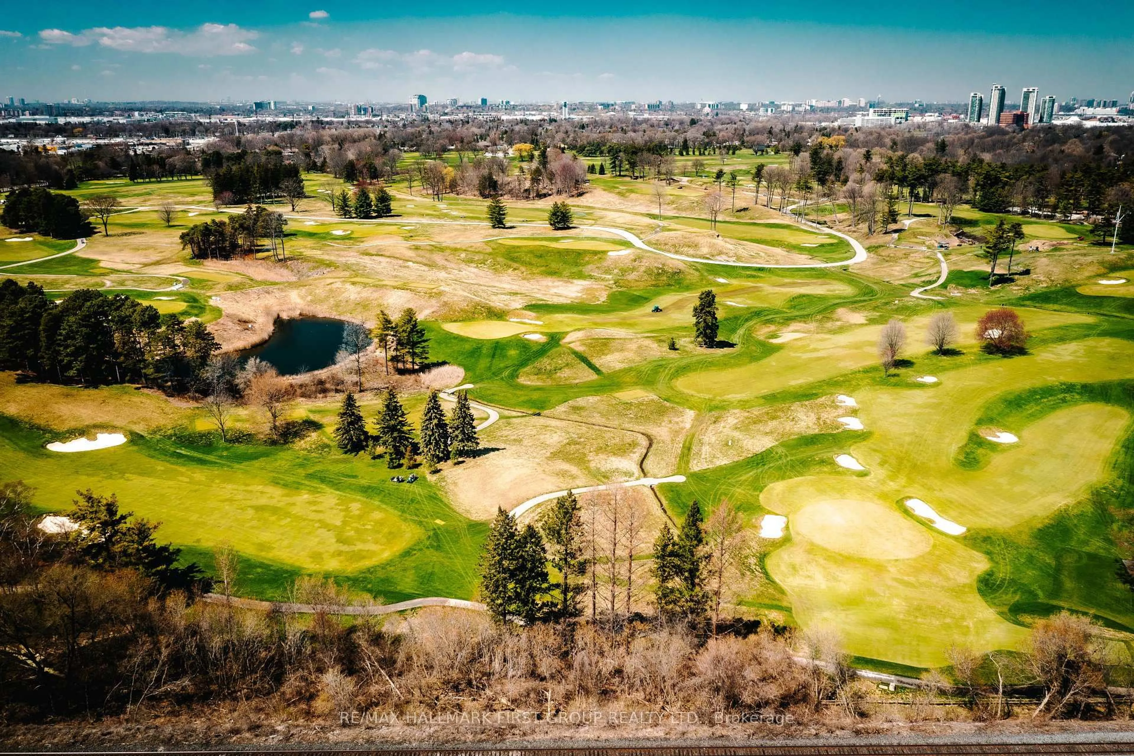 A pic from outside/outdoor area/front of a property/back of a property/a pic from drone, unknown for 1485 Lakeshore Rd #1012, Mississauga Ontario L5E 3G2