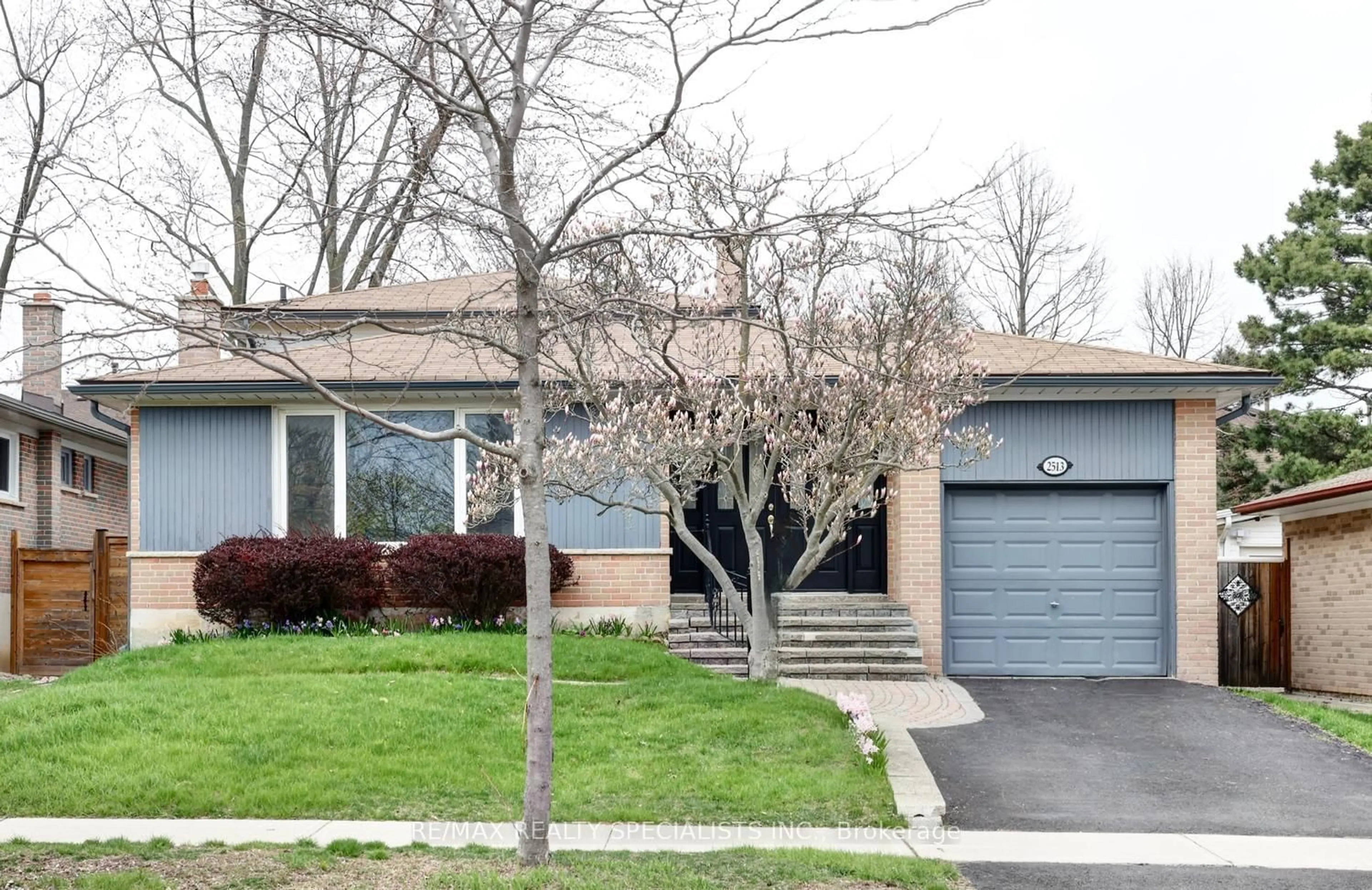 Unknown for 2513 Thorn Lodge Dr, Mississauga Ontario L5K 1K8