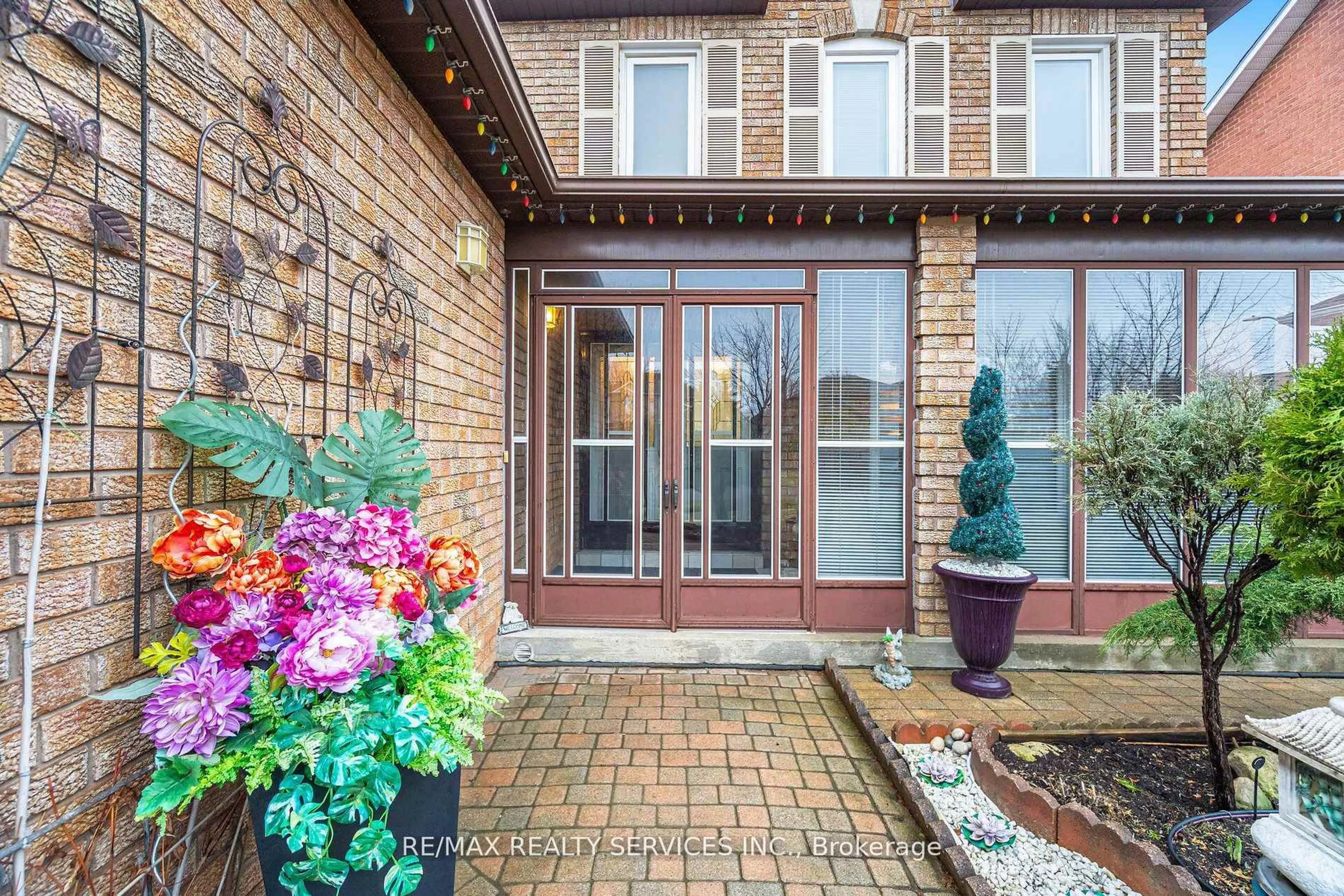 Indoor entryway for 62 Fernbrook Cres, Brampton Ontario L6Z 3N7