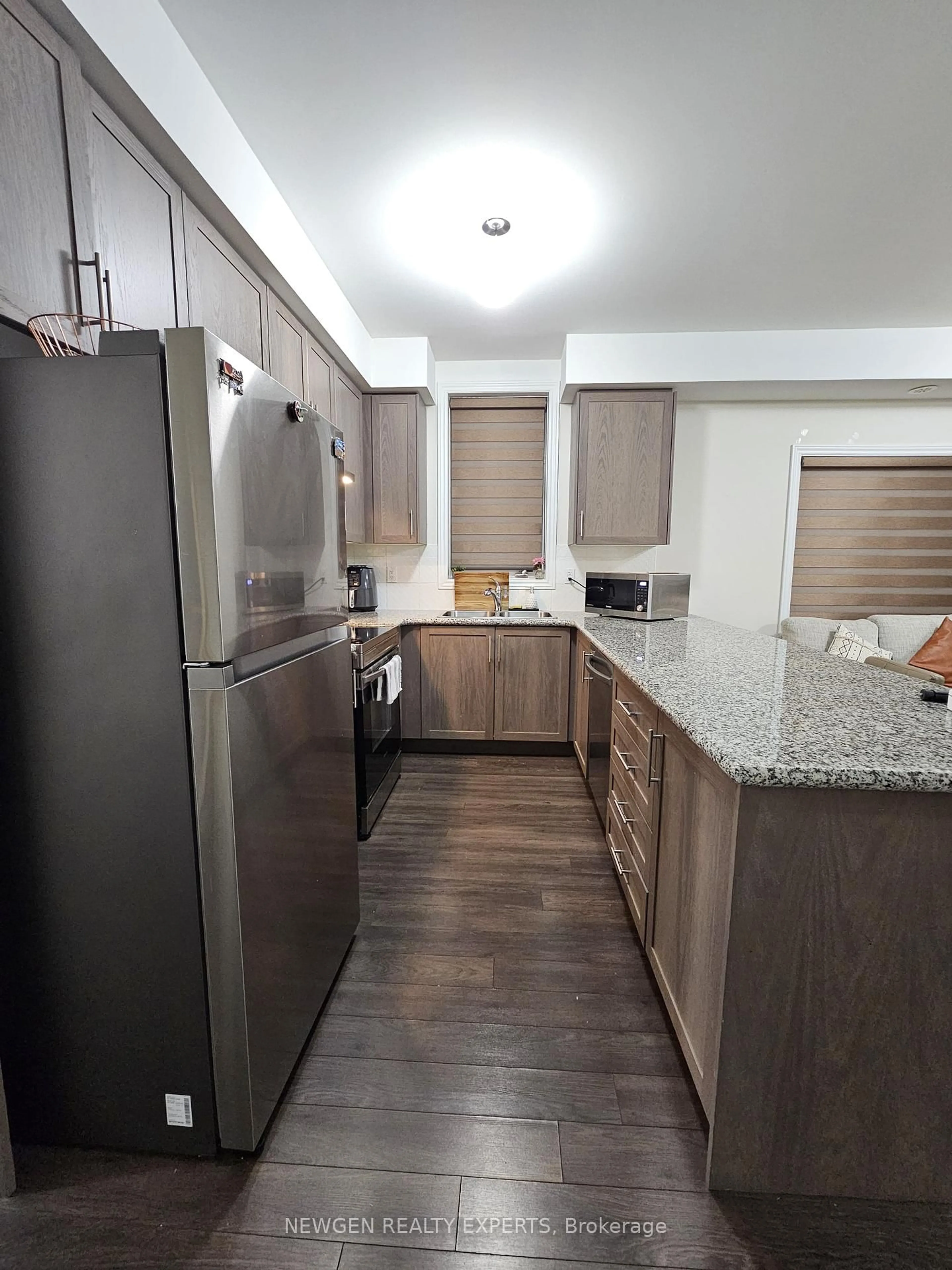 Standard kitchen, wood/laminate floor for 40 Halliford Pl #509, Brampton Ontario L6P 4R1