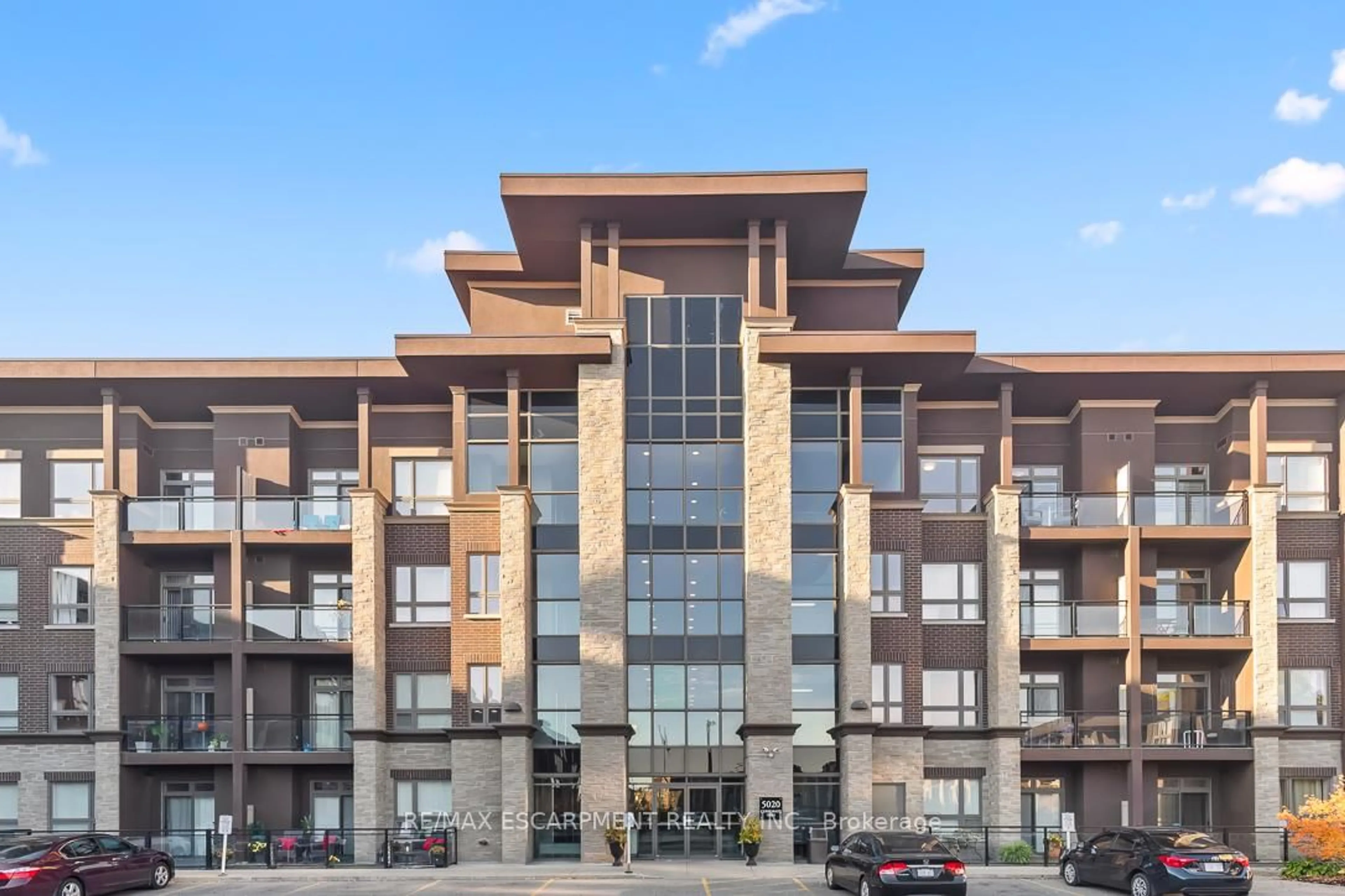 Indoor foyer for 5020 Corporate Dr #302, Burlington Ontario L7L 0H7