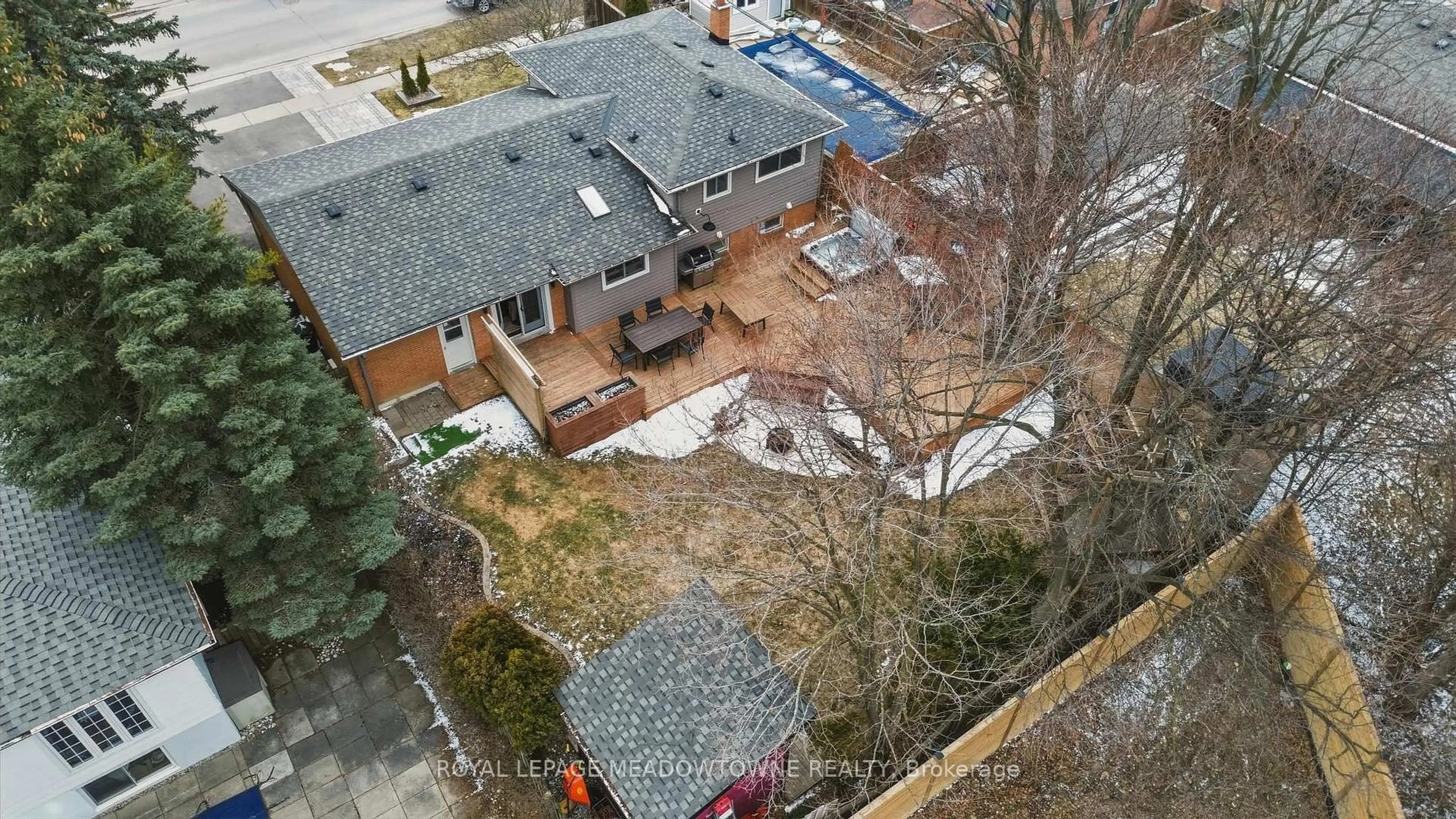 A pic from outside/outdoor area/front of a property/back of a property/a pic from drone, city buildings view from balcony for 5 Rosefield Dr, Halton Hills Ontario L7G 4R2