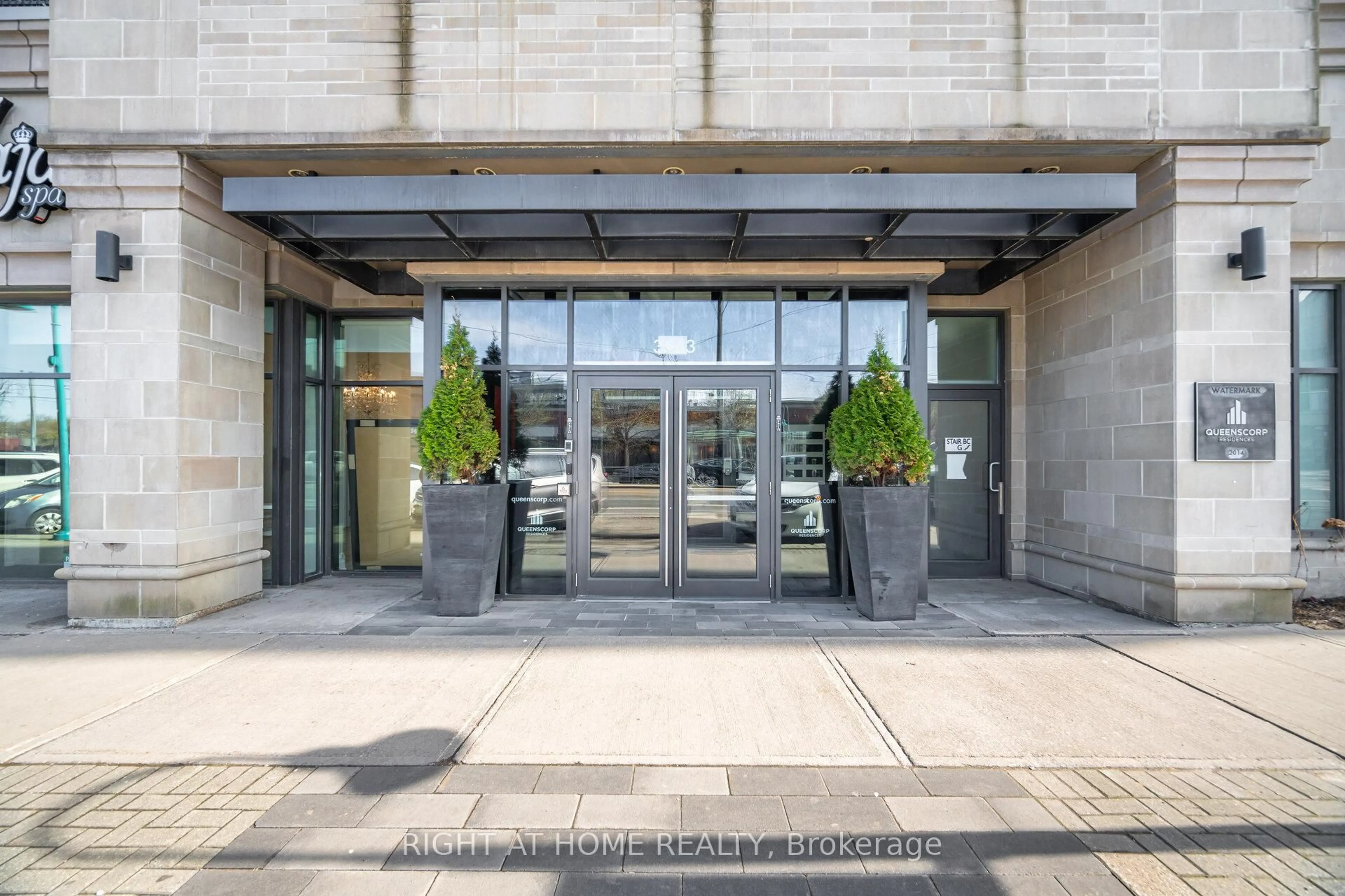 Indoor foyer for 3563 Lake Shore Blvd #703, Toronto Ontario M8W 0A3