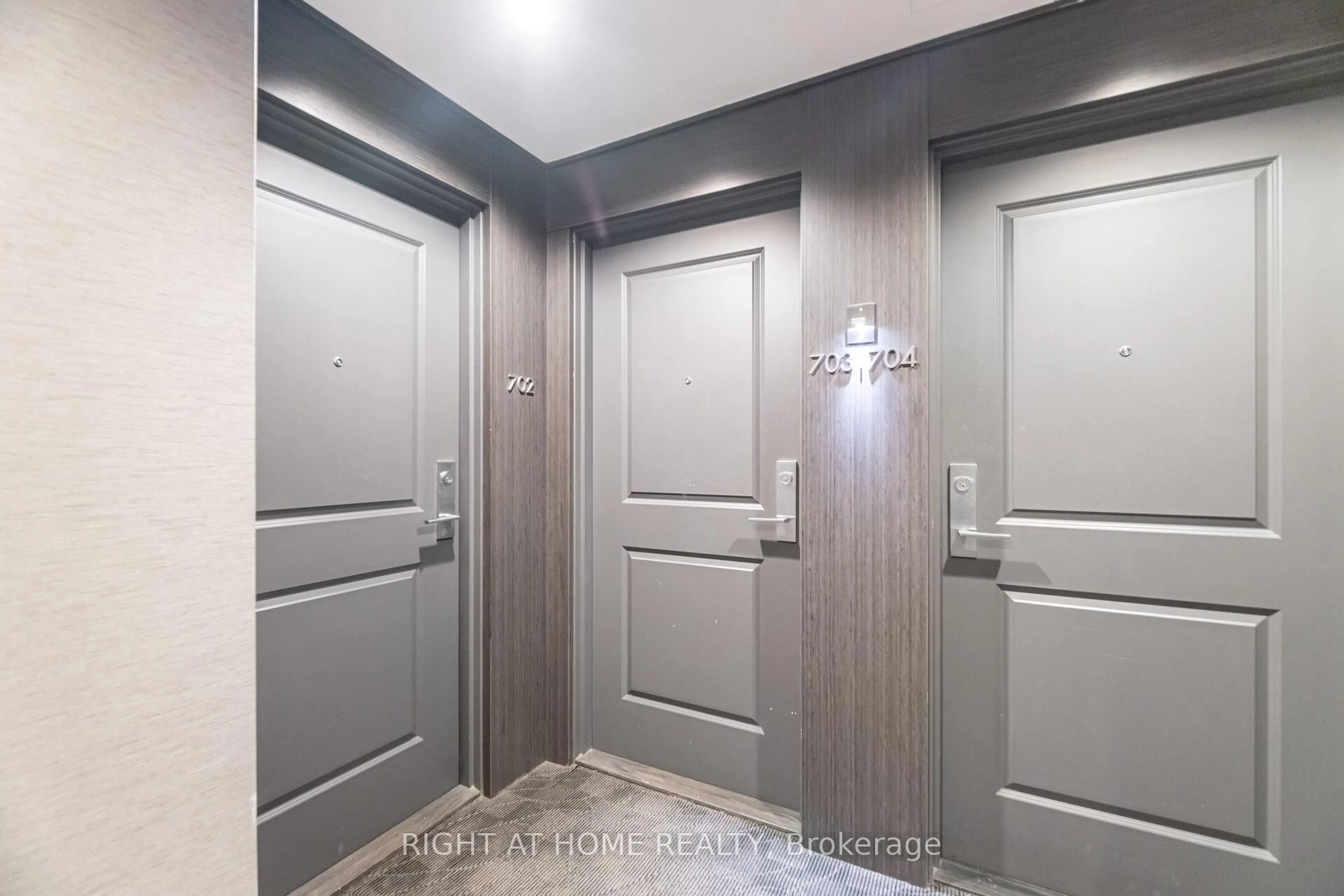 Unknown for 3563 Lake Shore Blvd #703, Toronto Ontario M8W 0A3