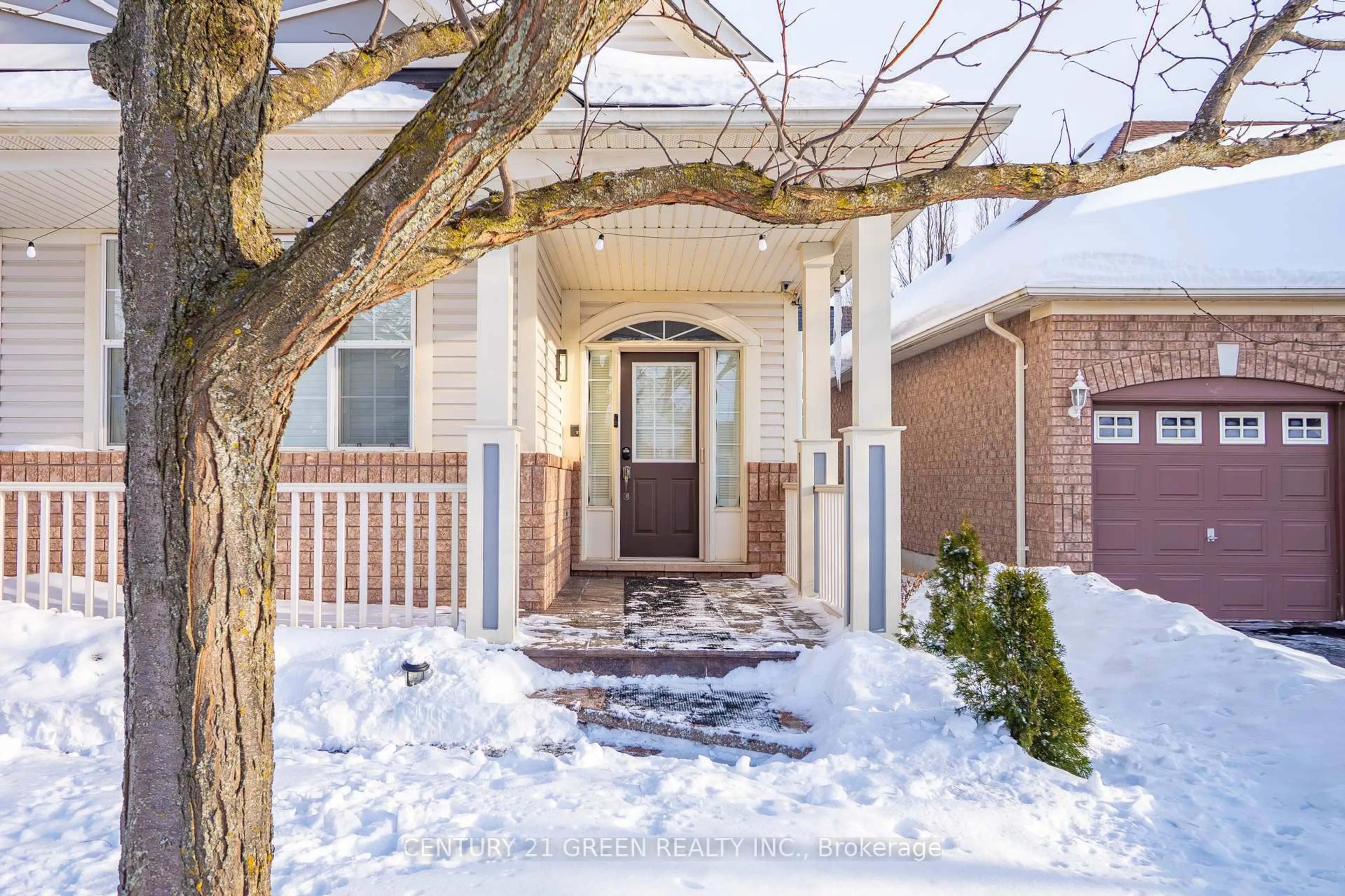 Indoor entryway for 1666 Allan Cres, Milton Ontario L9T 5Z6