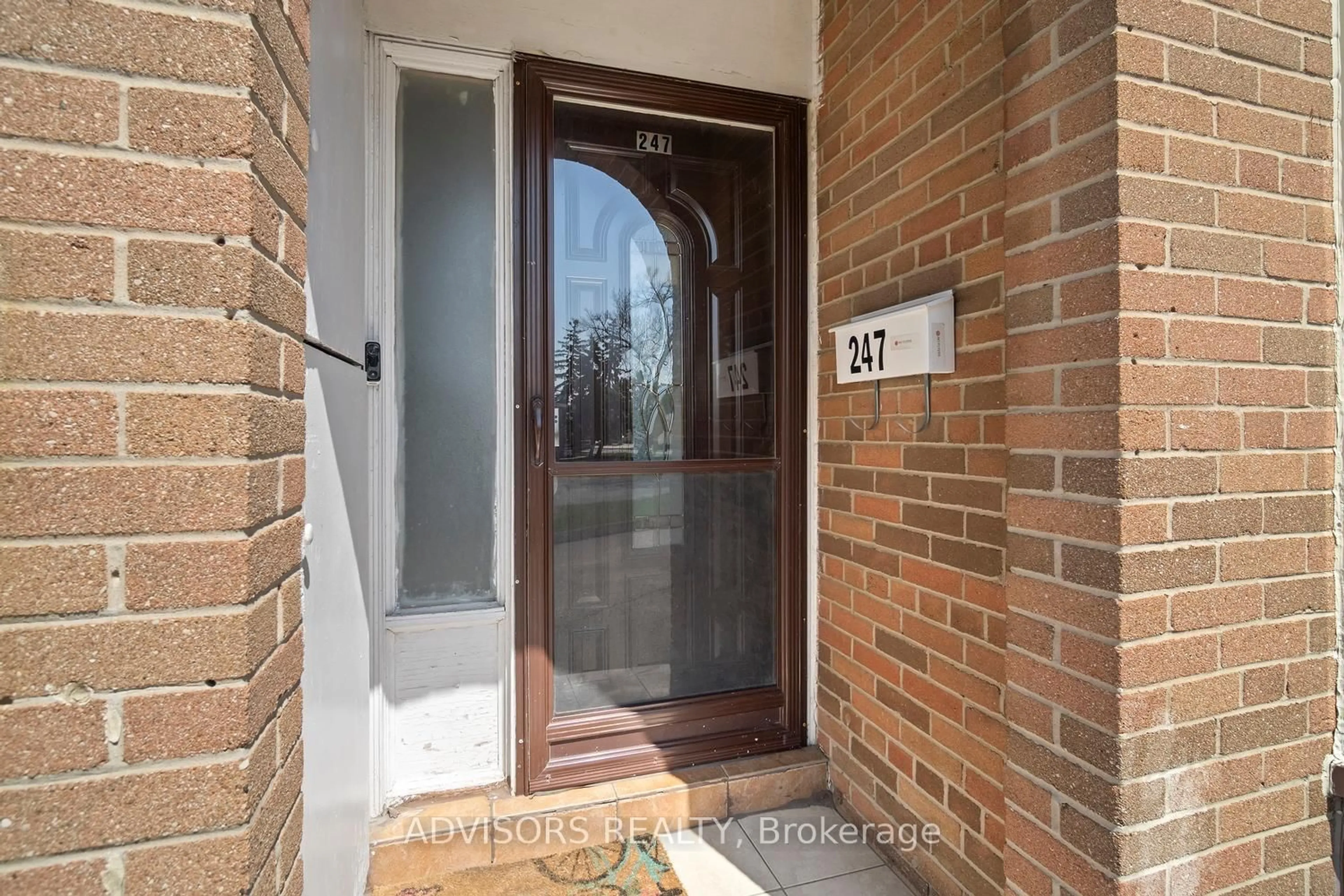 Indoor entryway for 258 John Garland Blvd #247, Toronto Ontario M9V 1N8