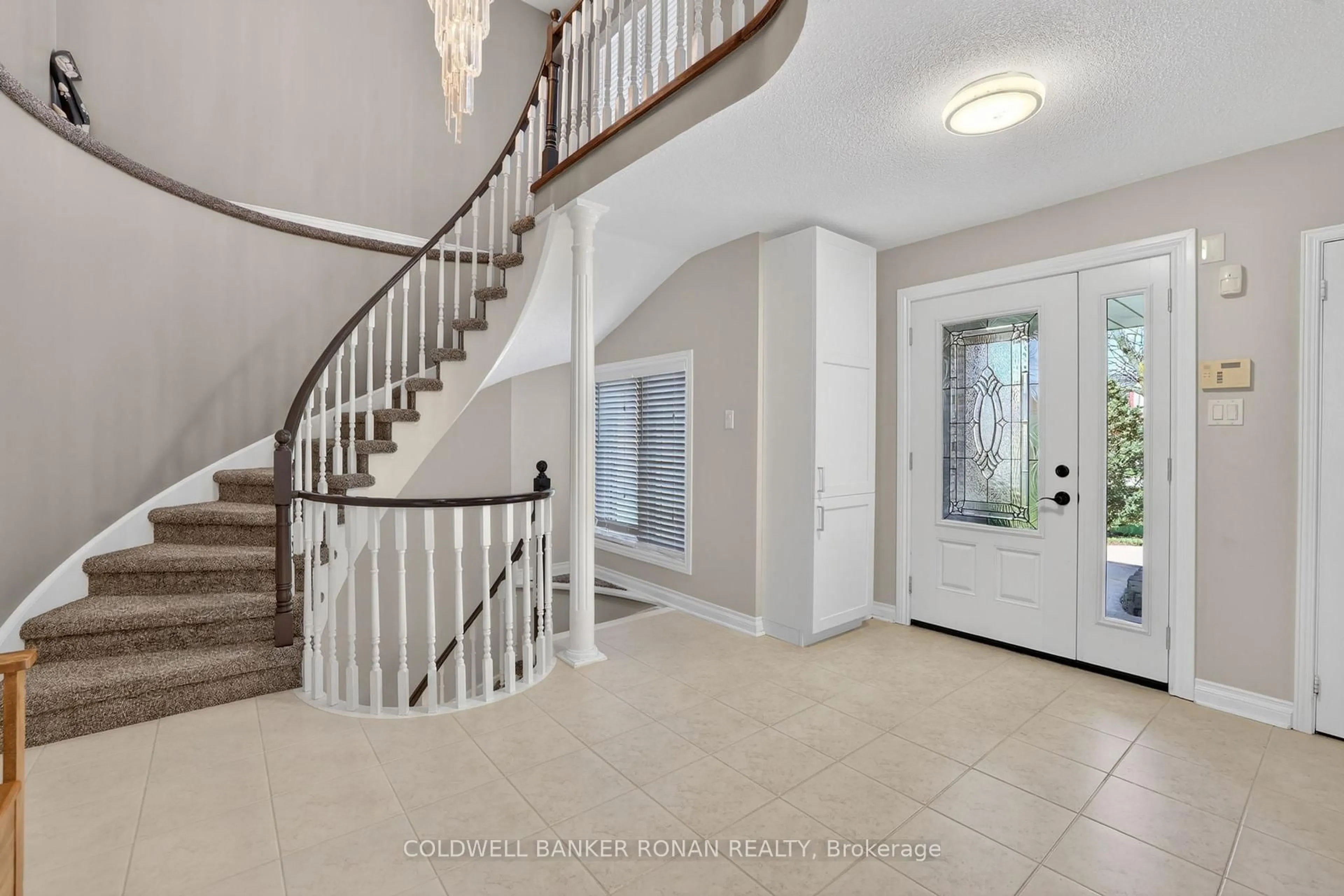 Indoor entryway for 240 Howard Cres, Orangeville Ontario L9W 4W6