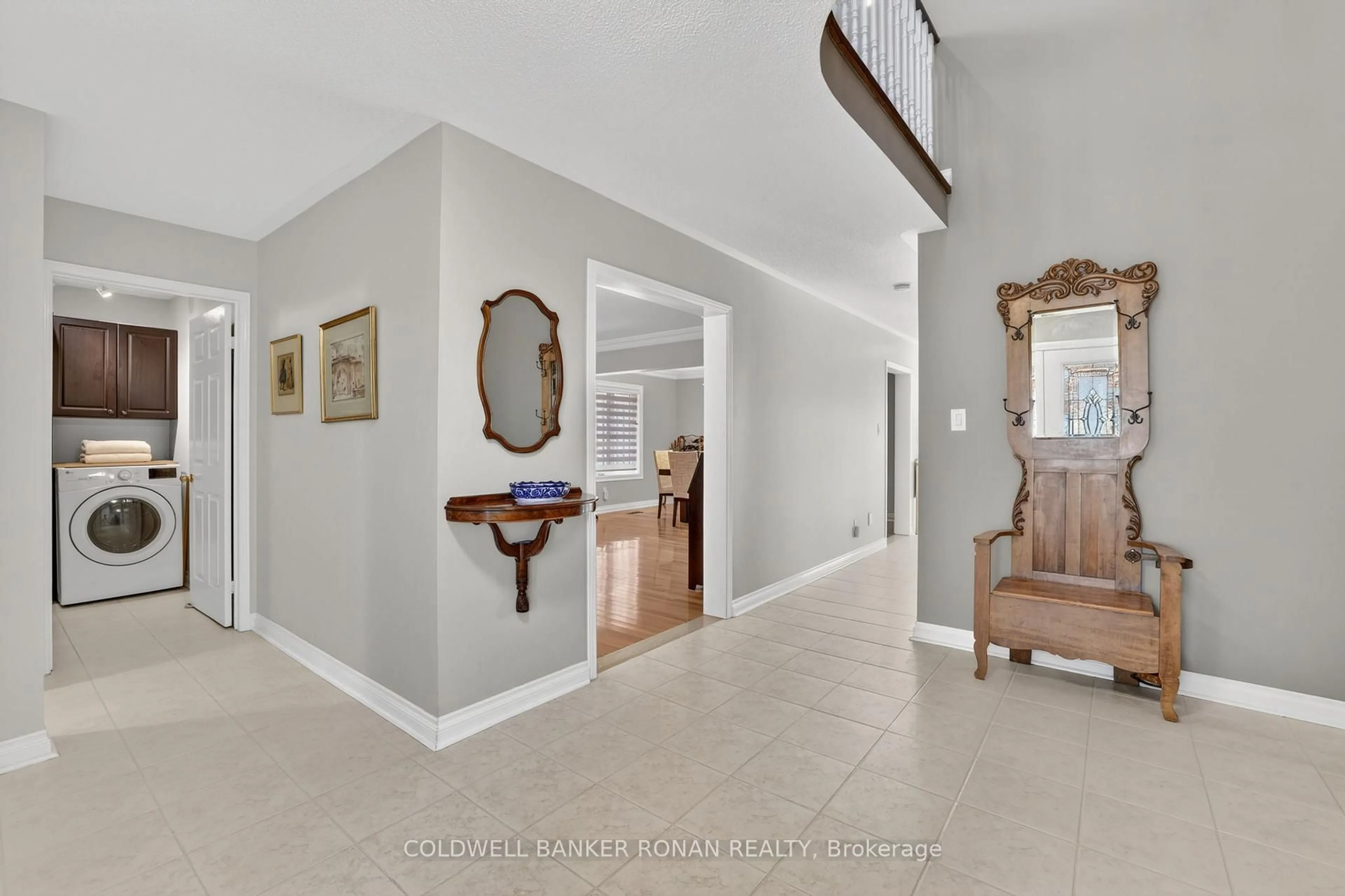 Indoor foyer for 240 Howard Cres, Orangeville Ontario L9W 4W6