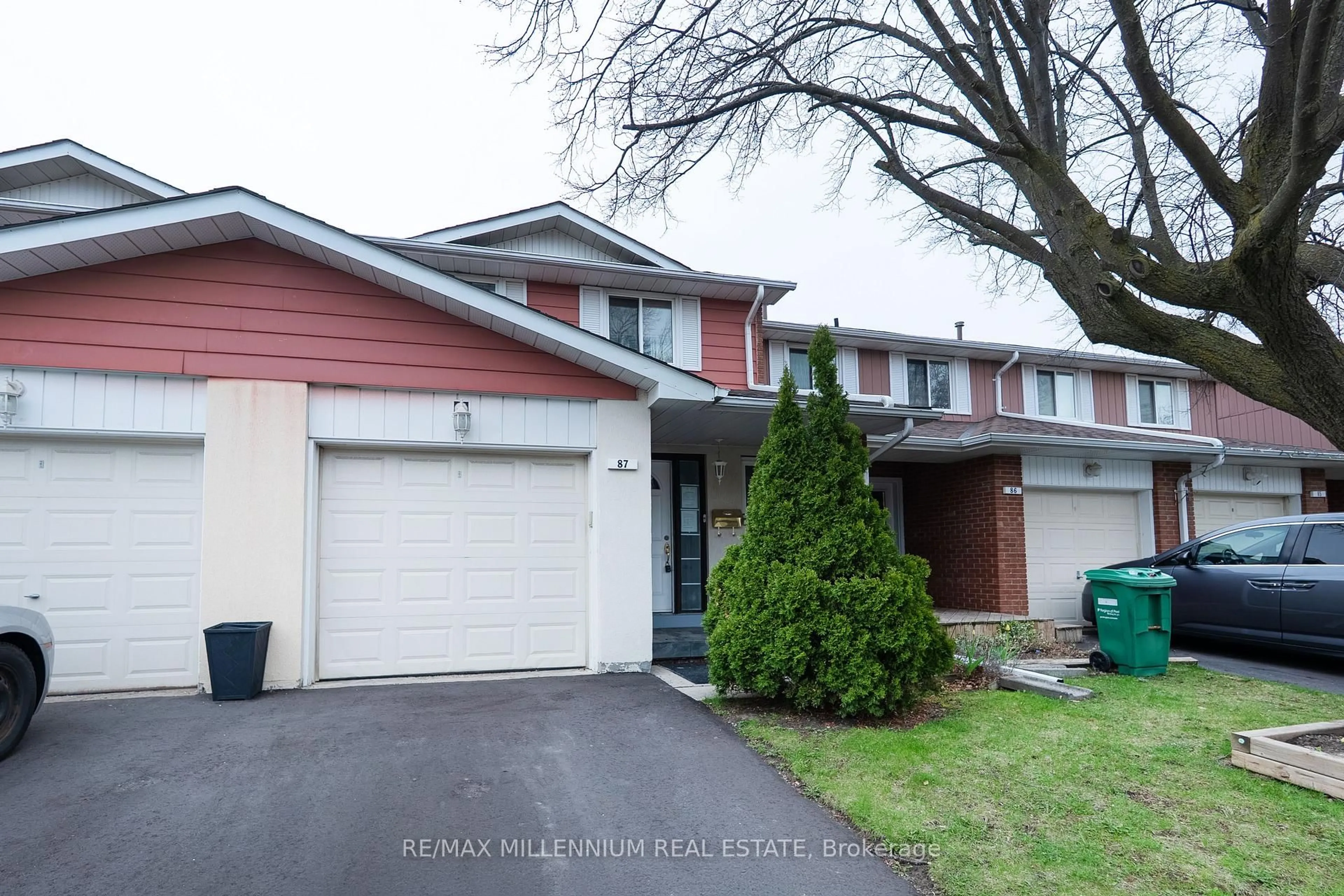 Home with vinyl exterior material, street for 87 Carisbrooke Crt #87, Brampton Ontario L6S 3K1