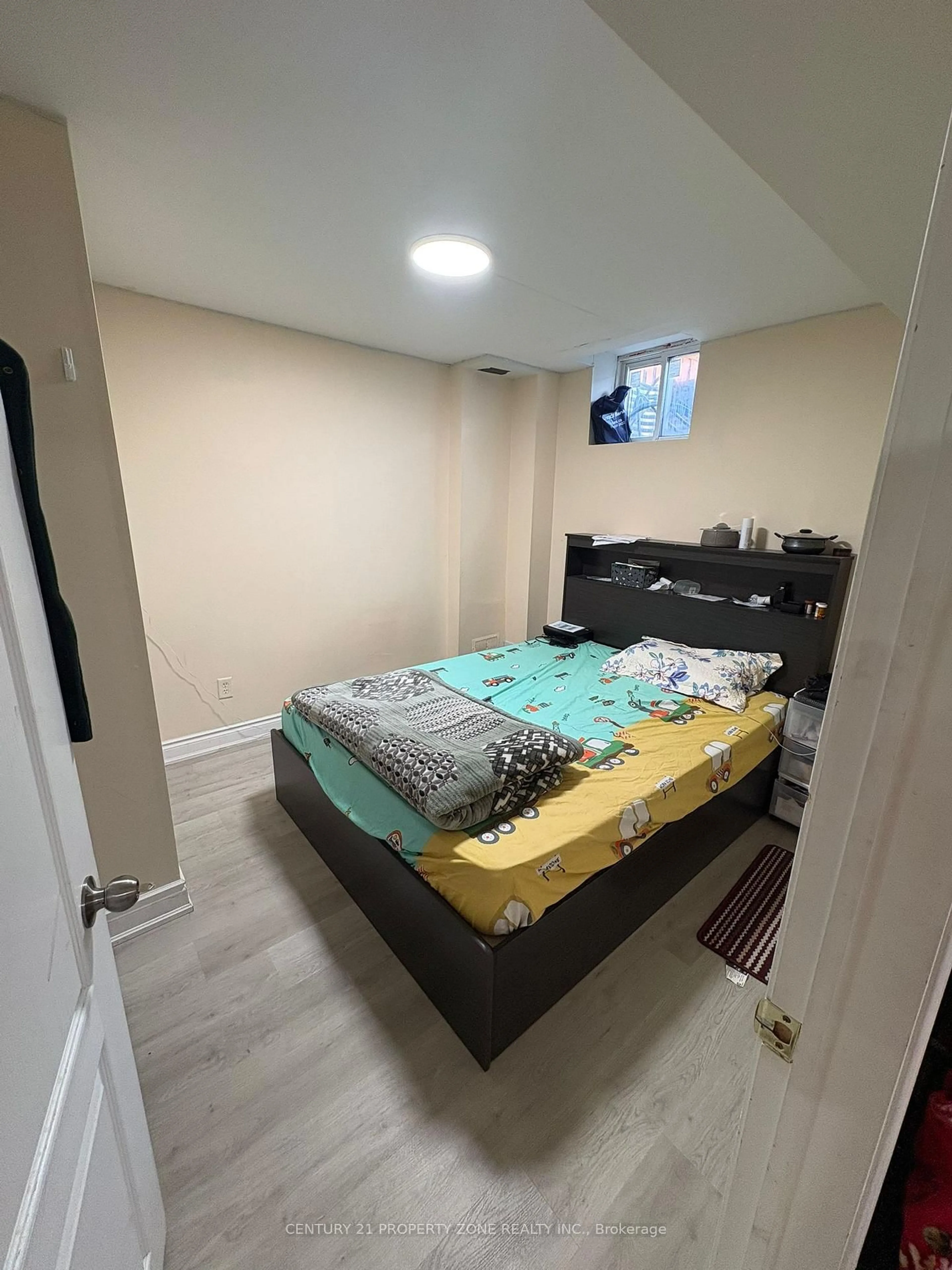 A pic of a room for 84 Tideland Dr, Brampton Ontario L7A 2W1