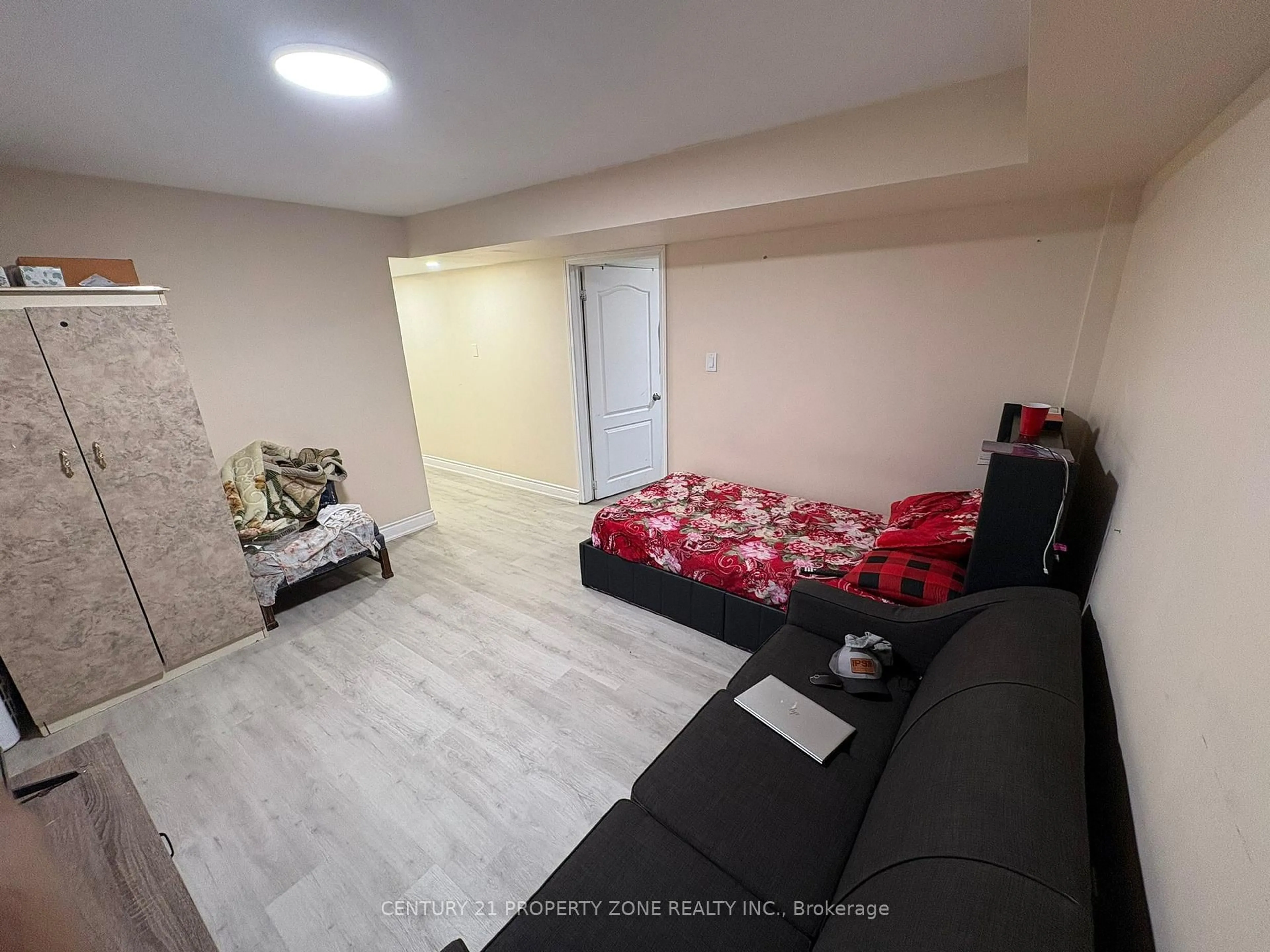 A pic of a room for 84 Tideland Dr, Brampton Ontario L7A 2W1