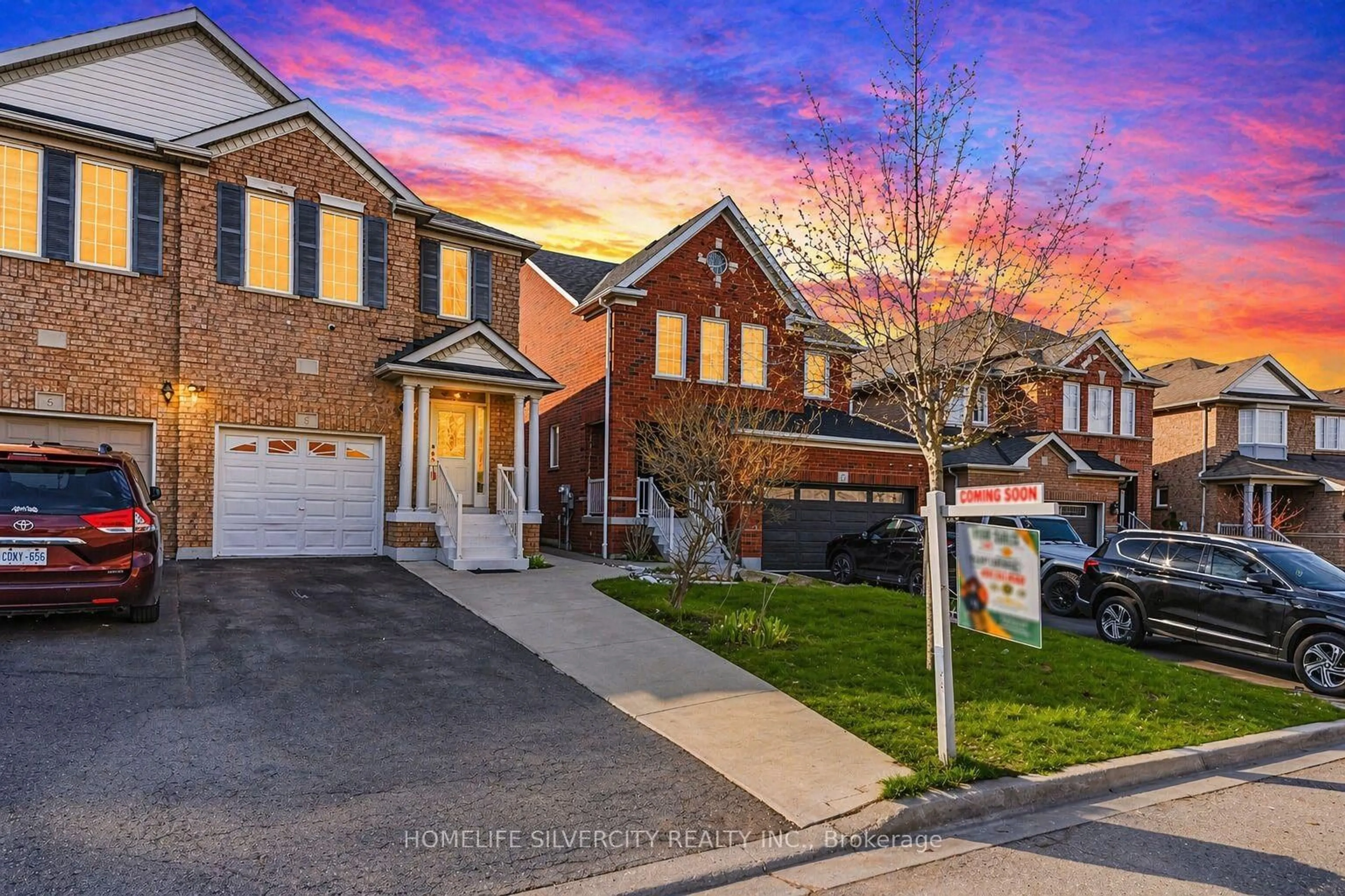 Home with brick exterior material, street for 8 Oak Gardens Crt, Brampton Ontario L6R 2Y6