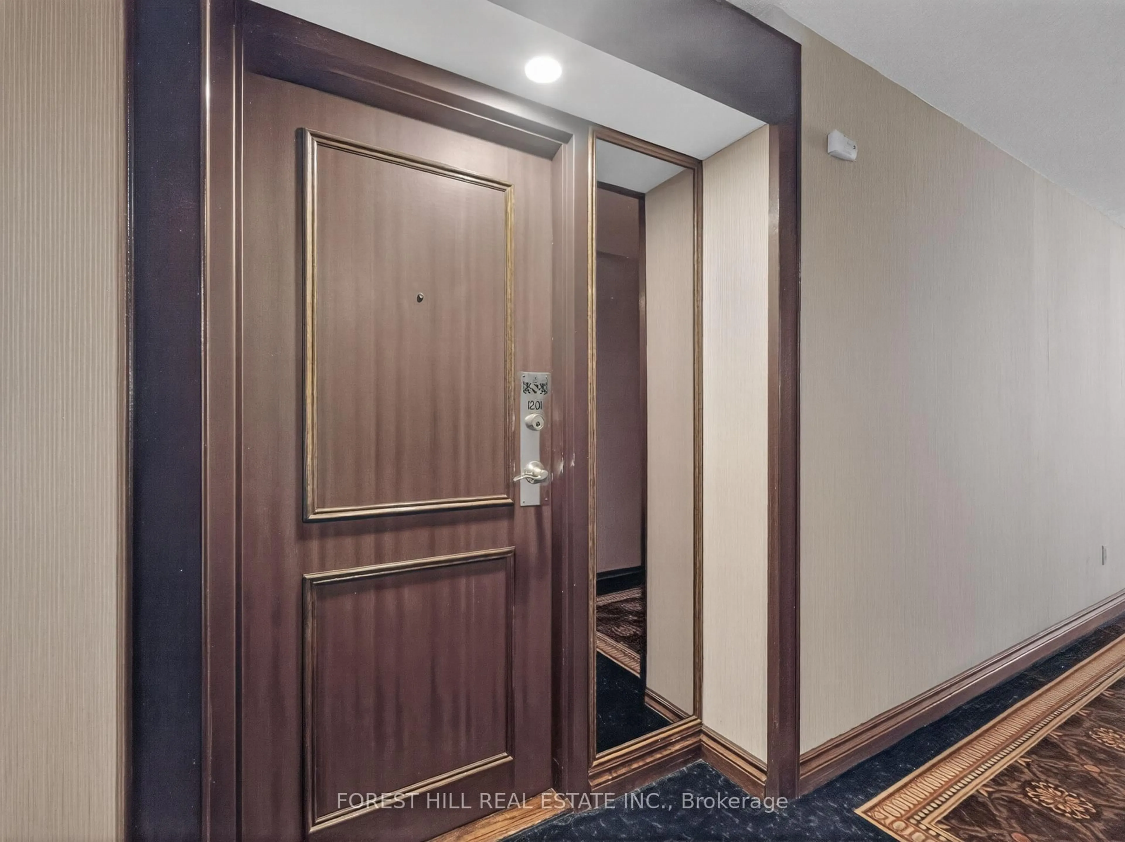 Indoor foyer for 100 County Court Blvd #1201, Brampton Ontario L6W 3X1