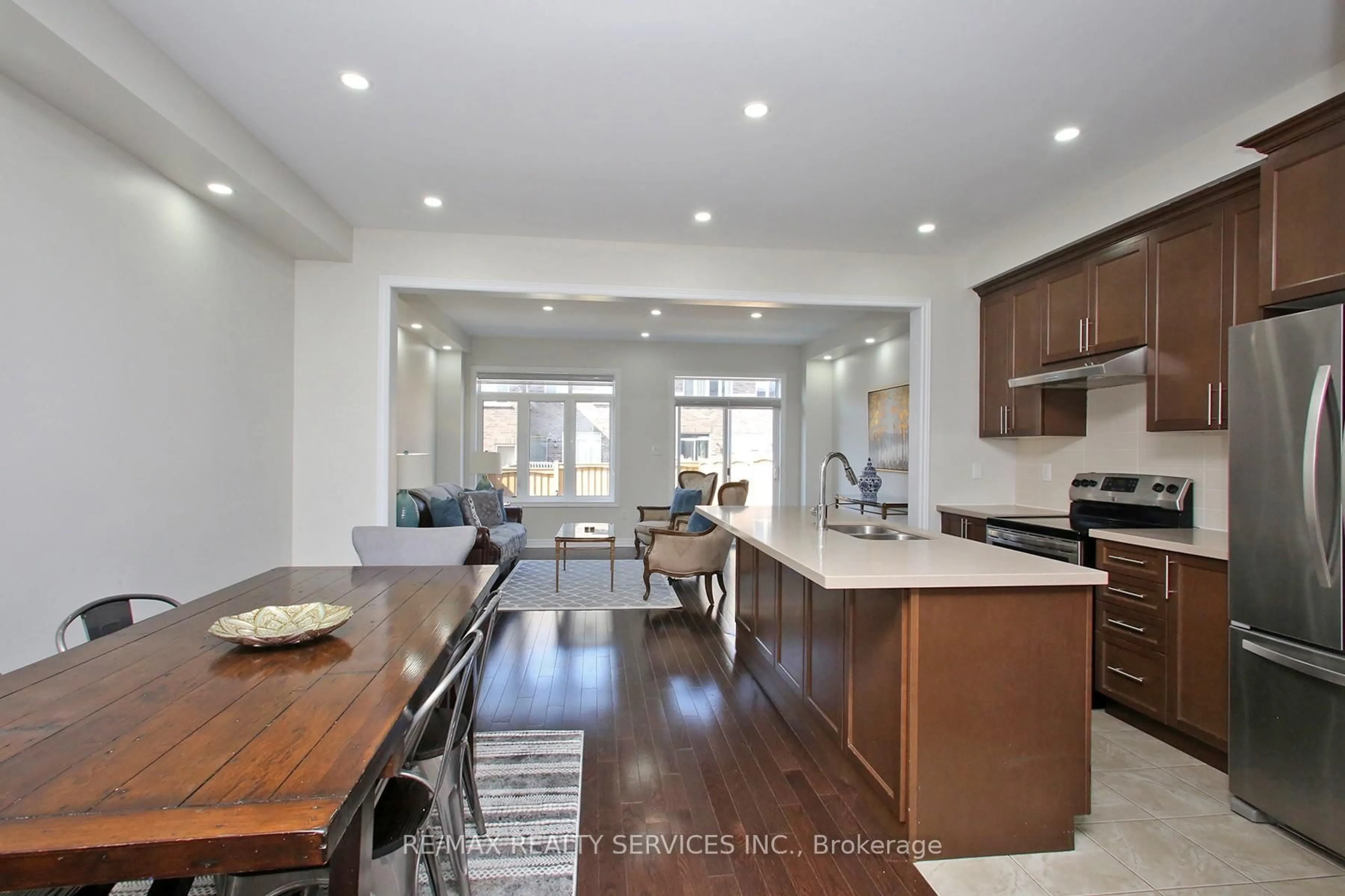 Open concept kitchen, unknown for 10 Isle Royal Terr, Brampton Ontario L6Y 6B1