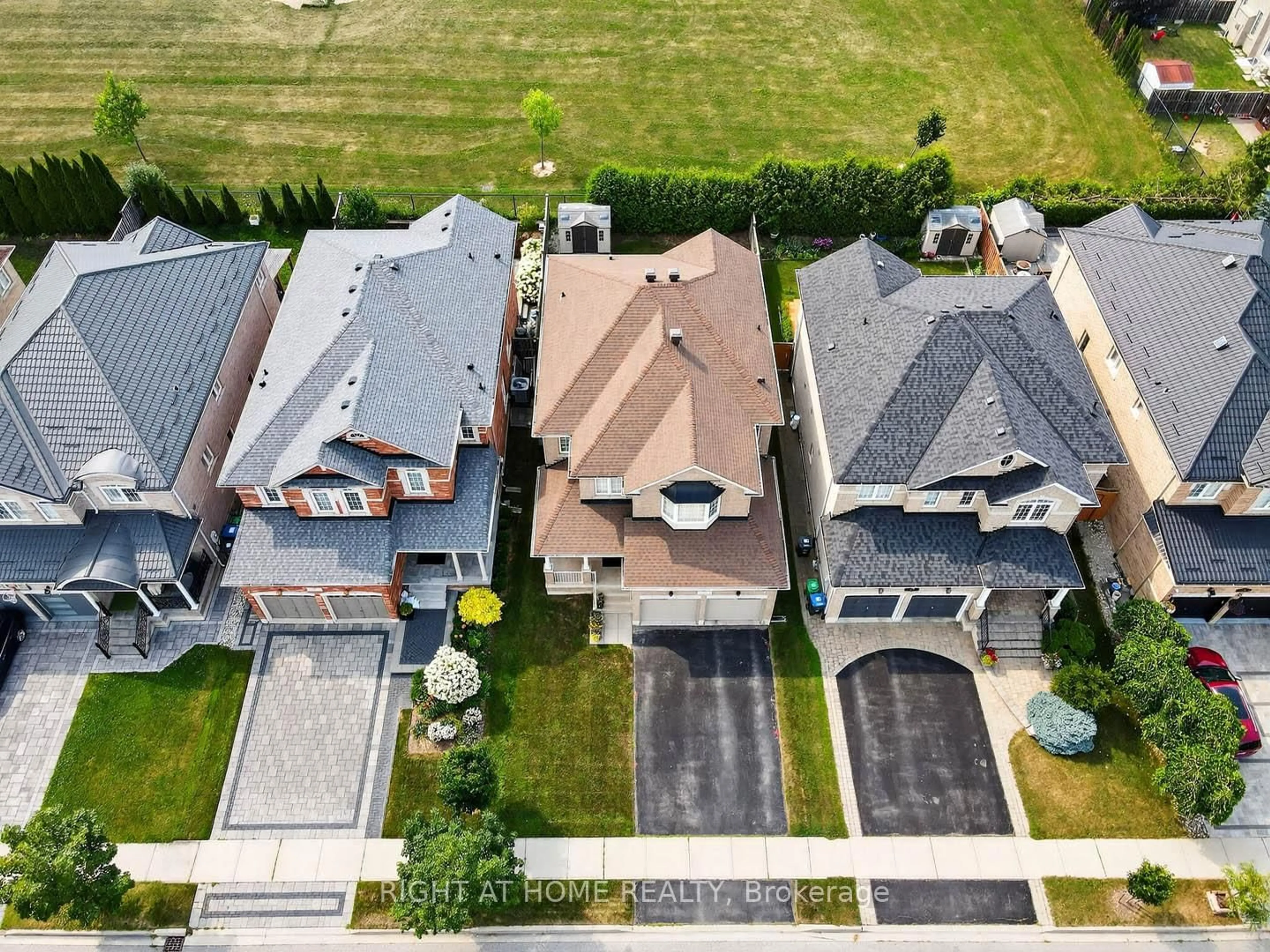 A pic from outside/outdoor area/front of a property/back of a property/a pic from drone, street for 7 Messina Ave, Brampton Ontario L6Y 0M6