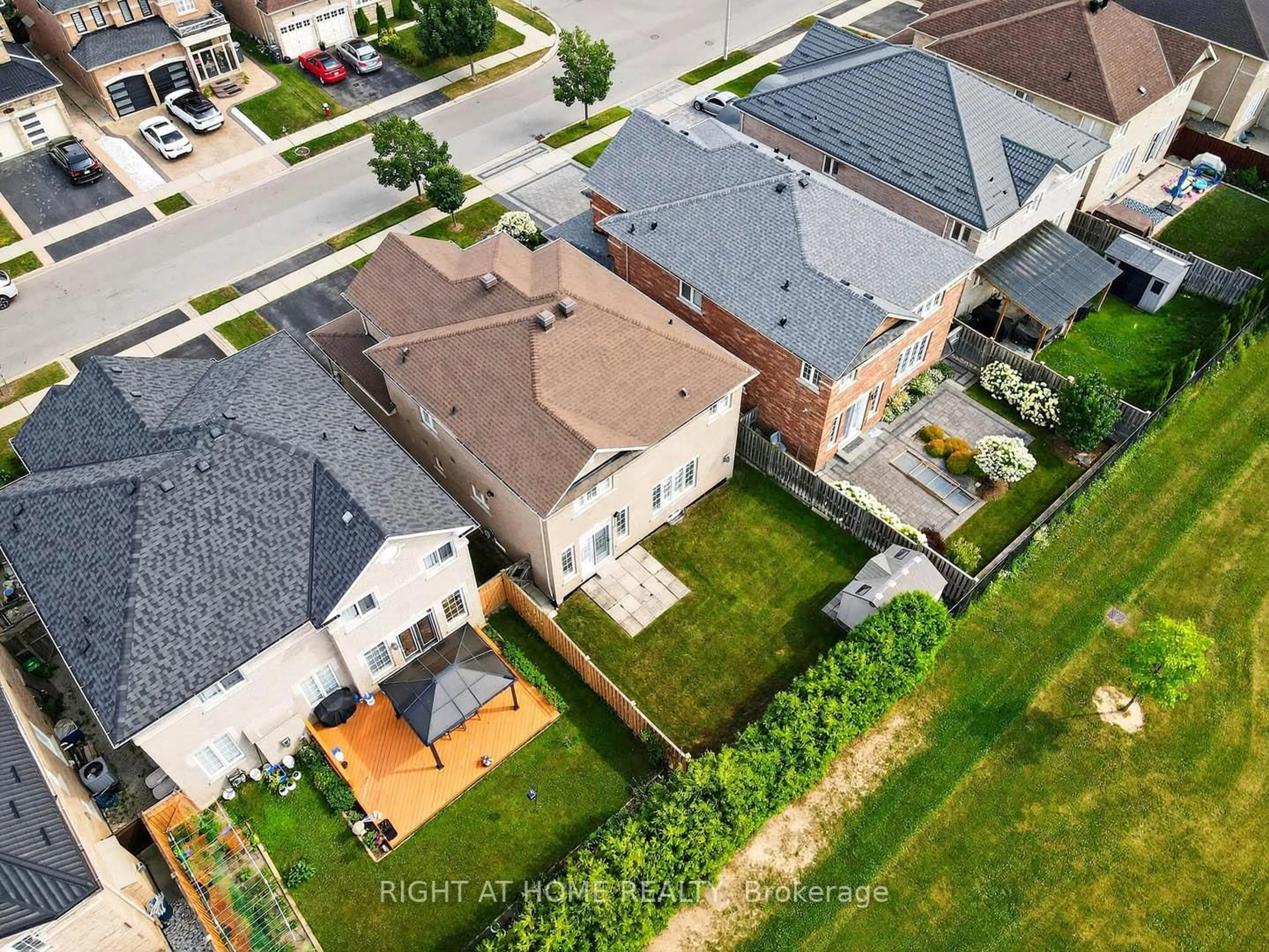 A pic from outside/outdoor area/front of a property/back of a property/a pic from drone, street for 7 Messina Ave, Brampton Ontario L6Y 0M6