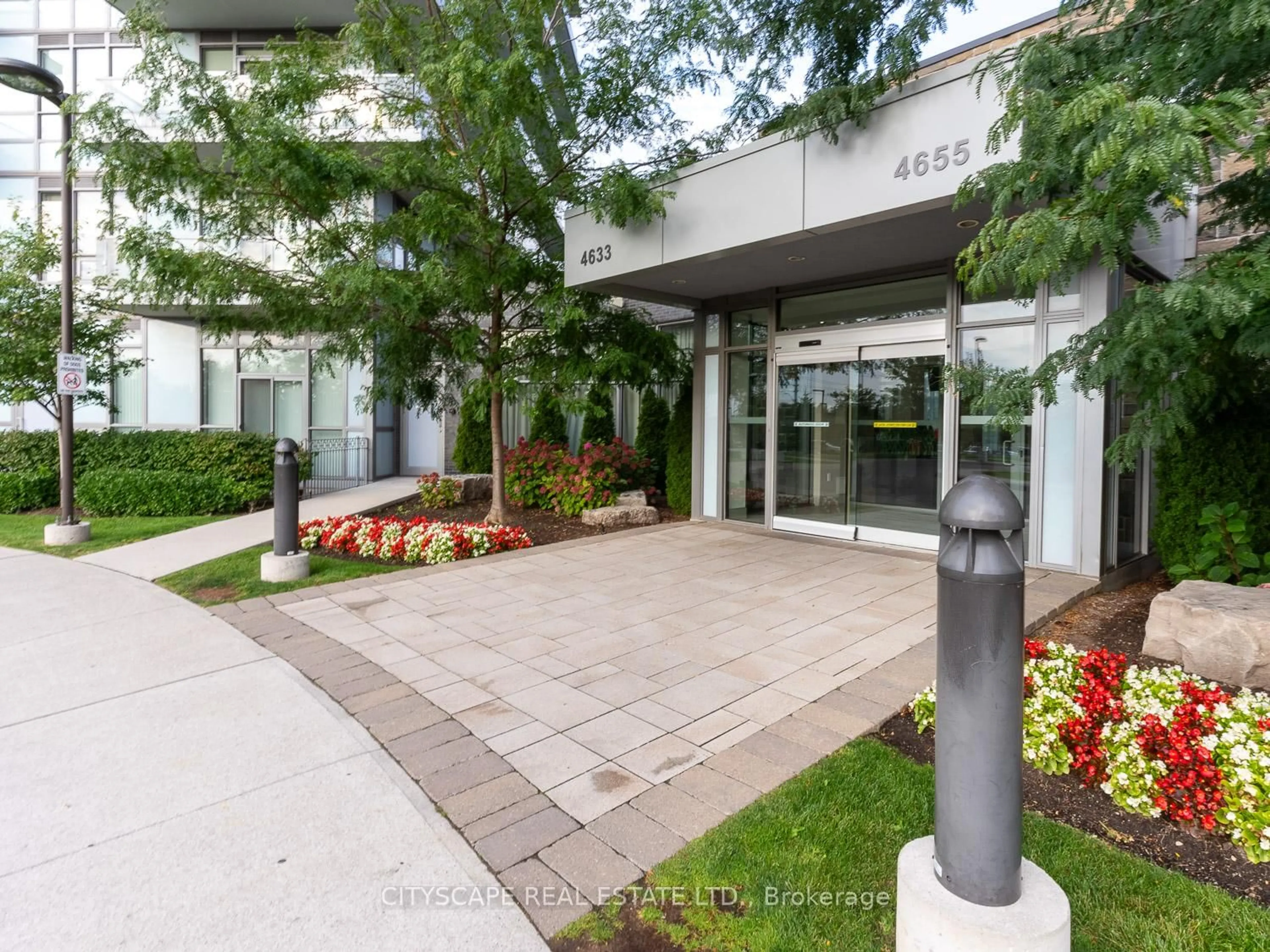 Indoor foyer for 4633 Glen Erin Dr #1608, Mississauga Ontario L5M 0Y6