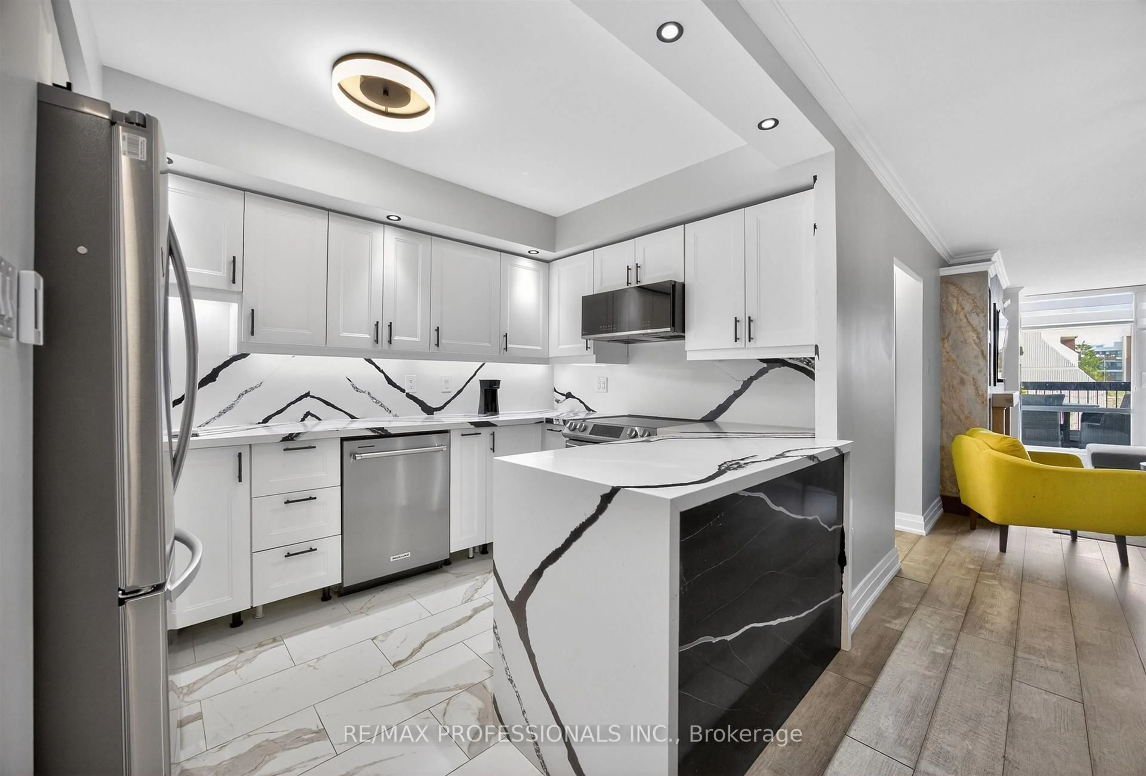 Unknown for 366 The East Mall #209, Toronto Ontario M9B 6C4