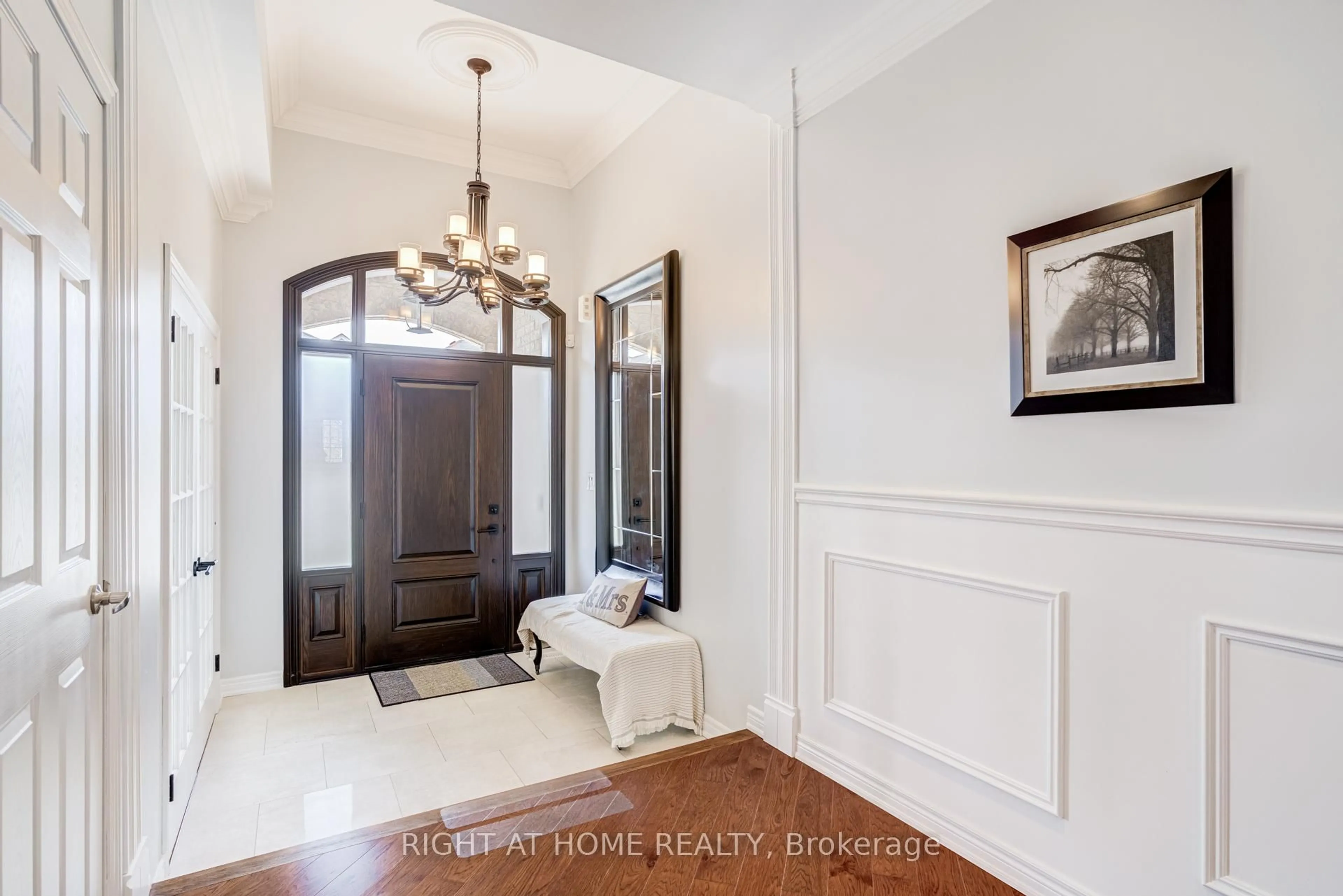 Indoor entryway for 3157 Velebit Park Blvd, Burlington Ontario L7M 0M2