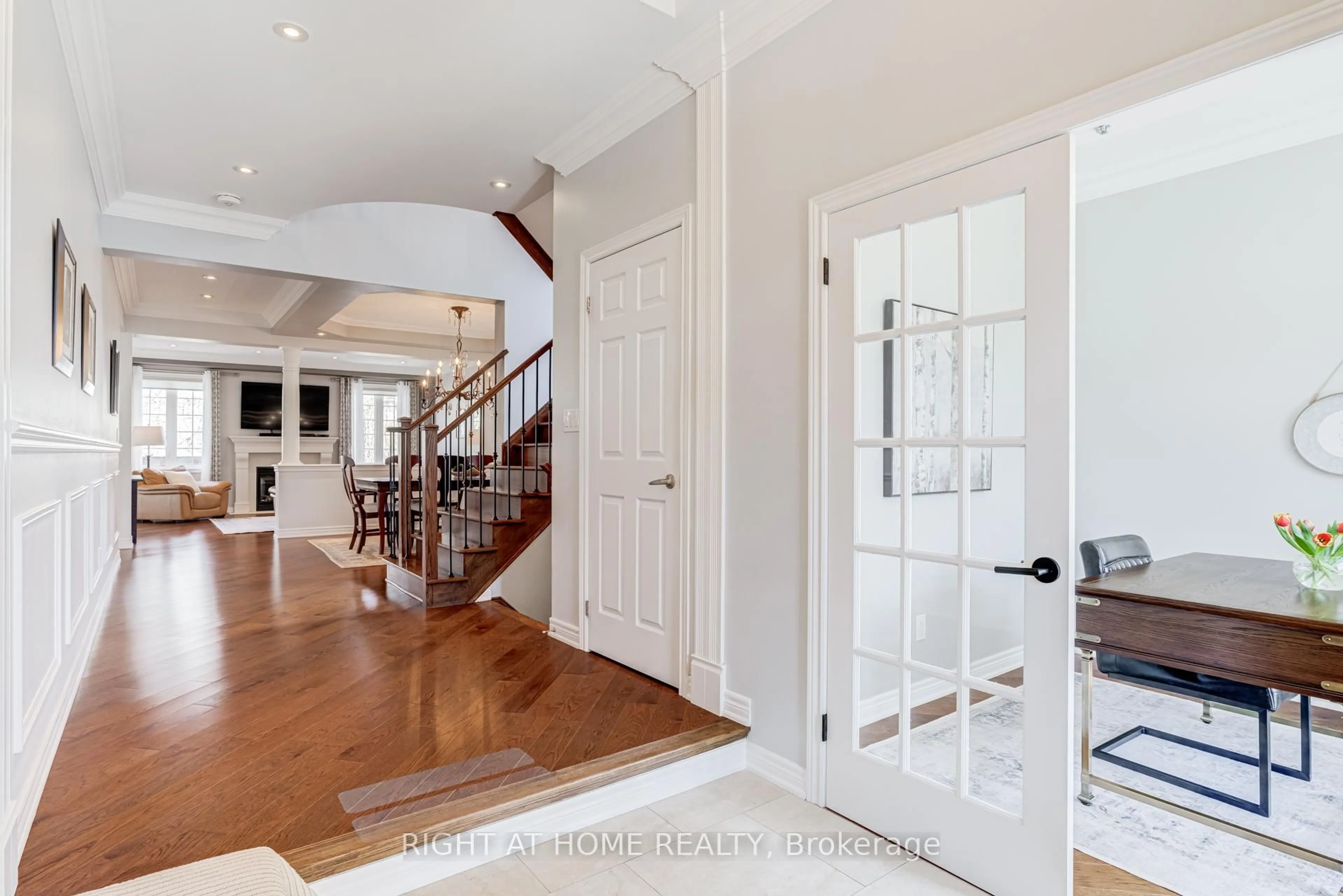 Indoor entryway for 3157 Velebit Park Blvd, Burlington Ontario L7M 0M2