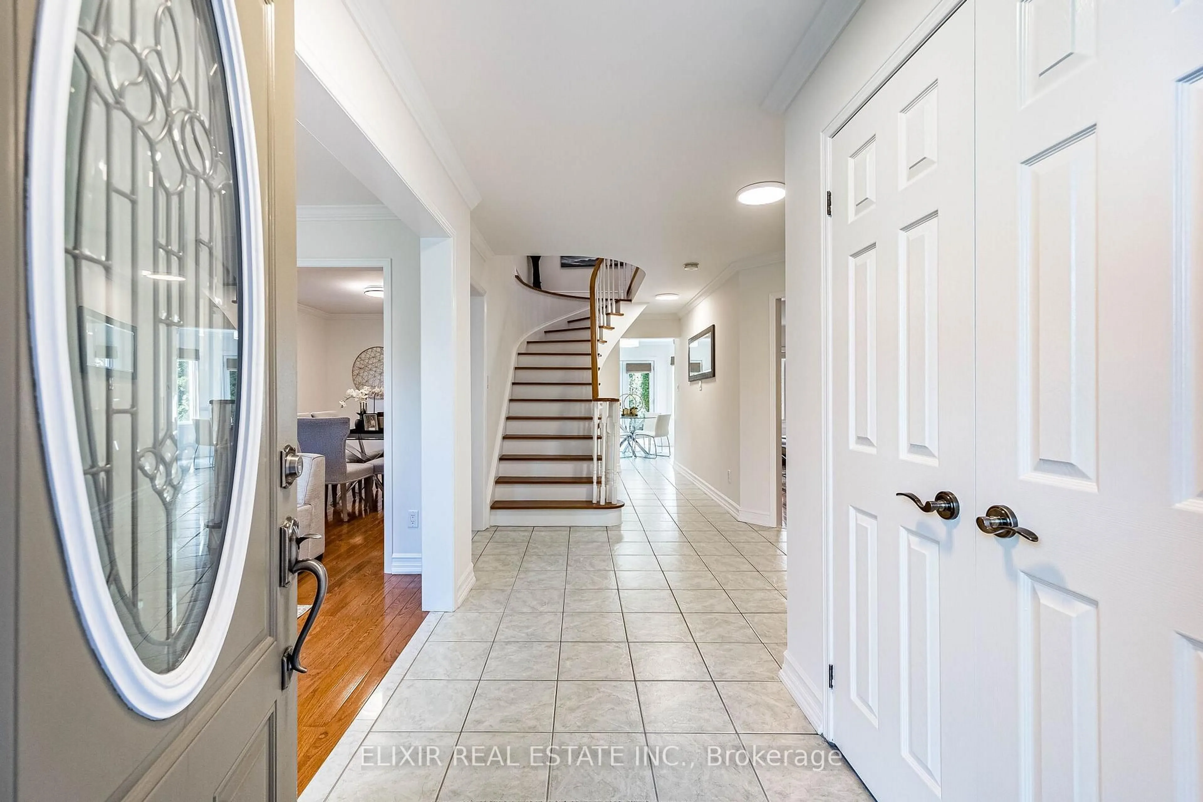 Indoor entryway for 3514 Pintail Circ, Mississauga Ontario L5N 6C7
