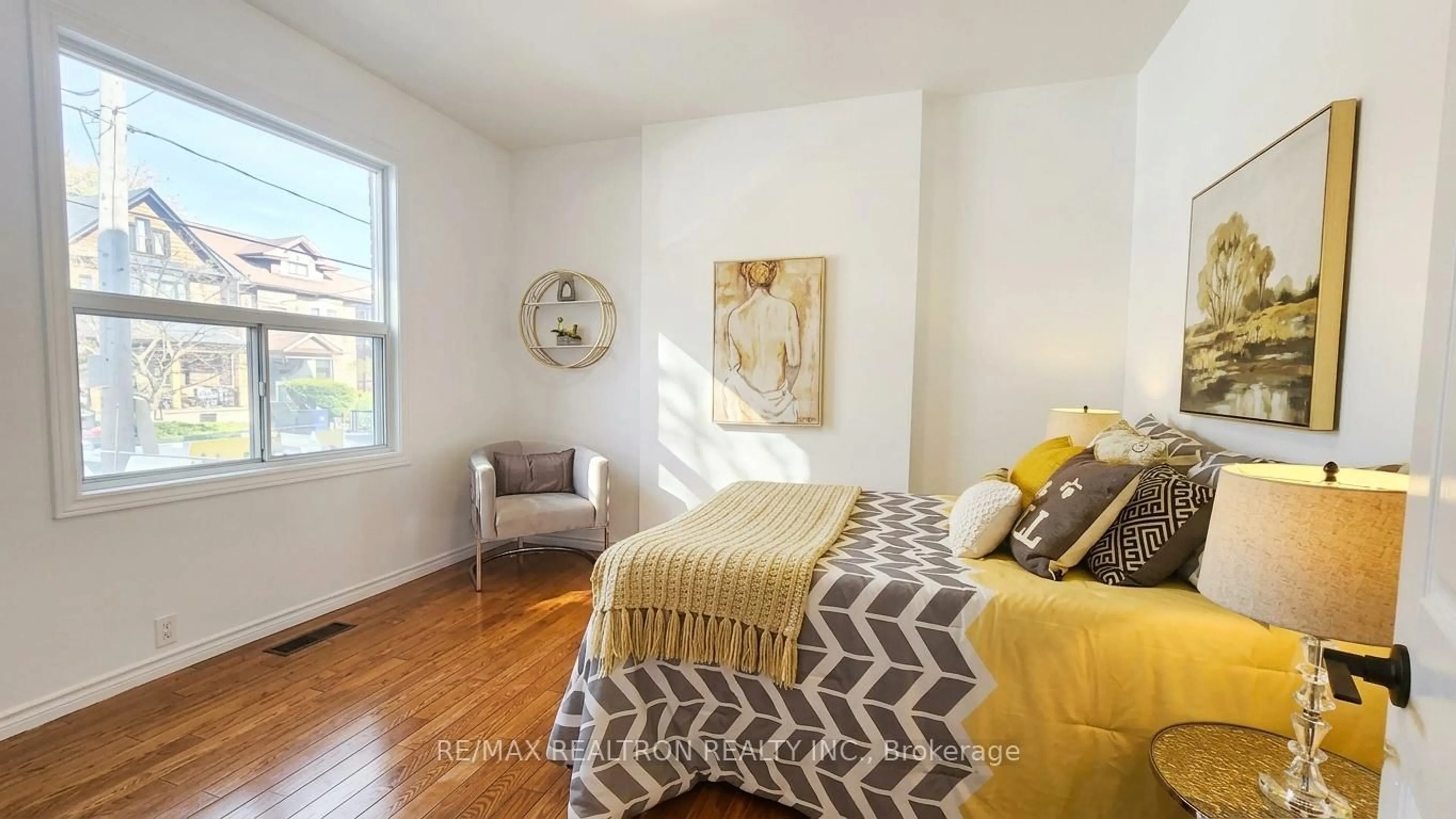 Bedroom with bed, unknown for 318 Westmoreland Ave, Toronto Ontario M6H 3A5