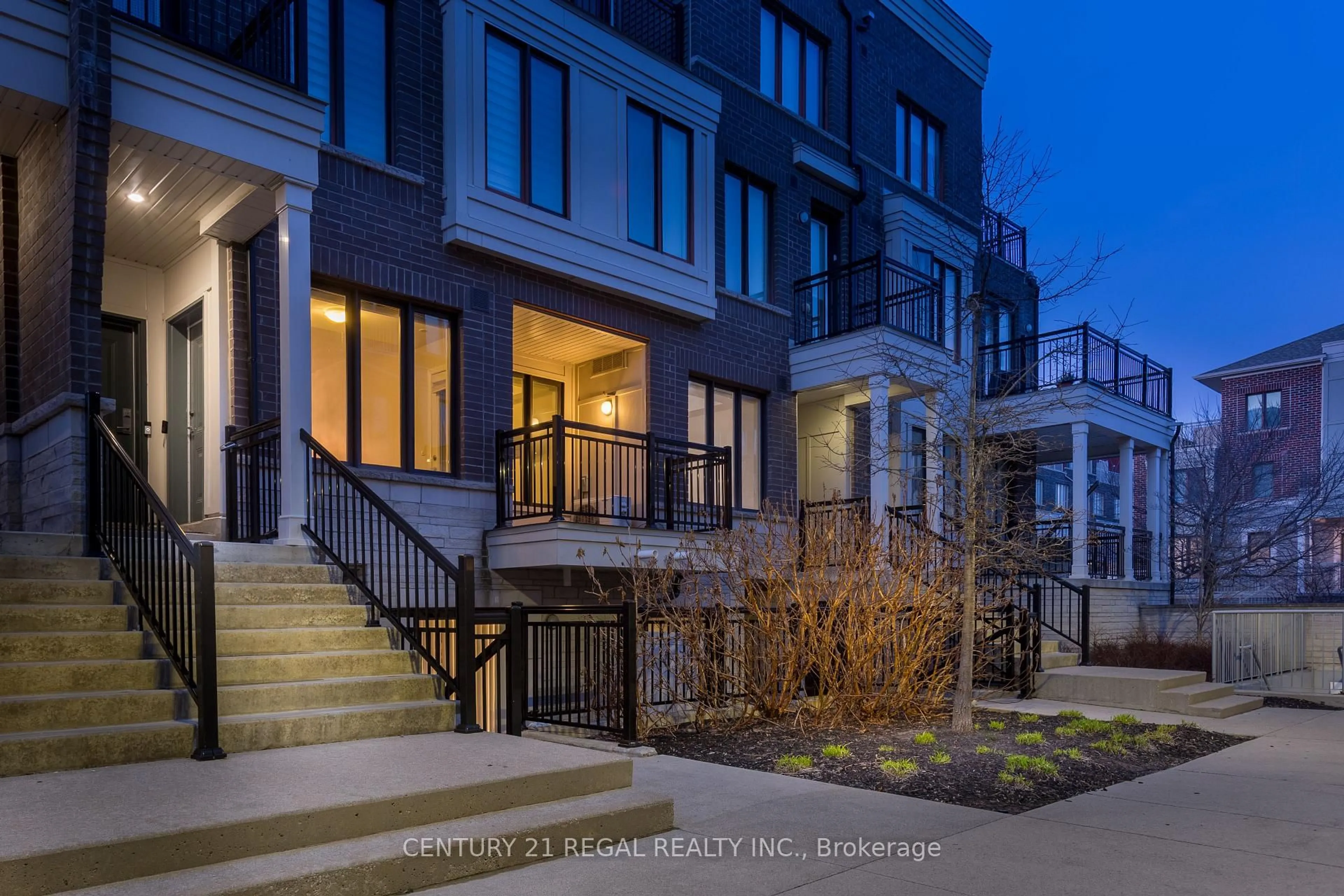Patio, street for 150 Long Branch Ave #21, Toronto Ontario M8W 0A9