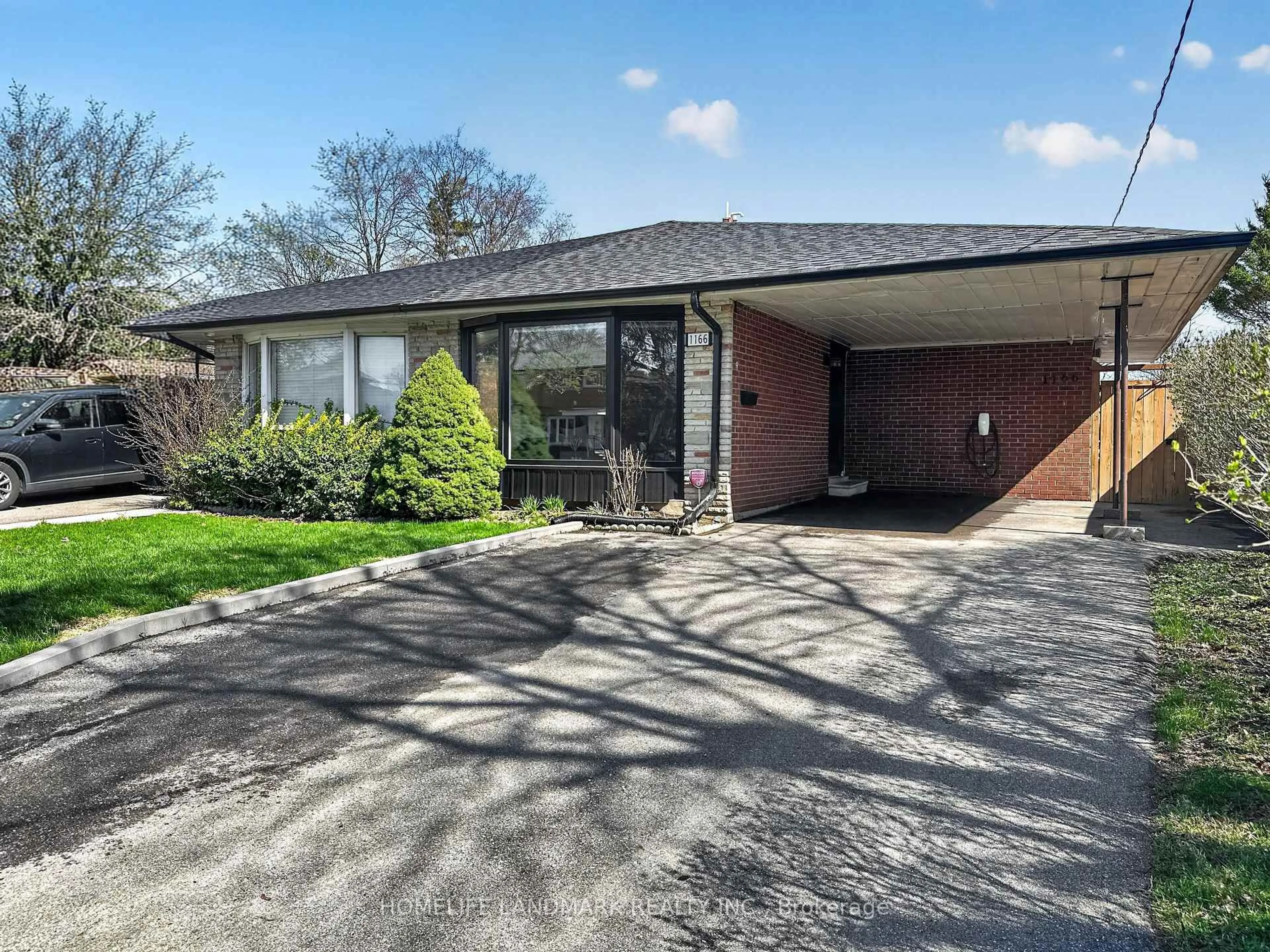 Home with brick exterior material, street for 1166 Kingsholm Dr, Mississauga Ontario L4Y 2H2