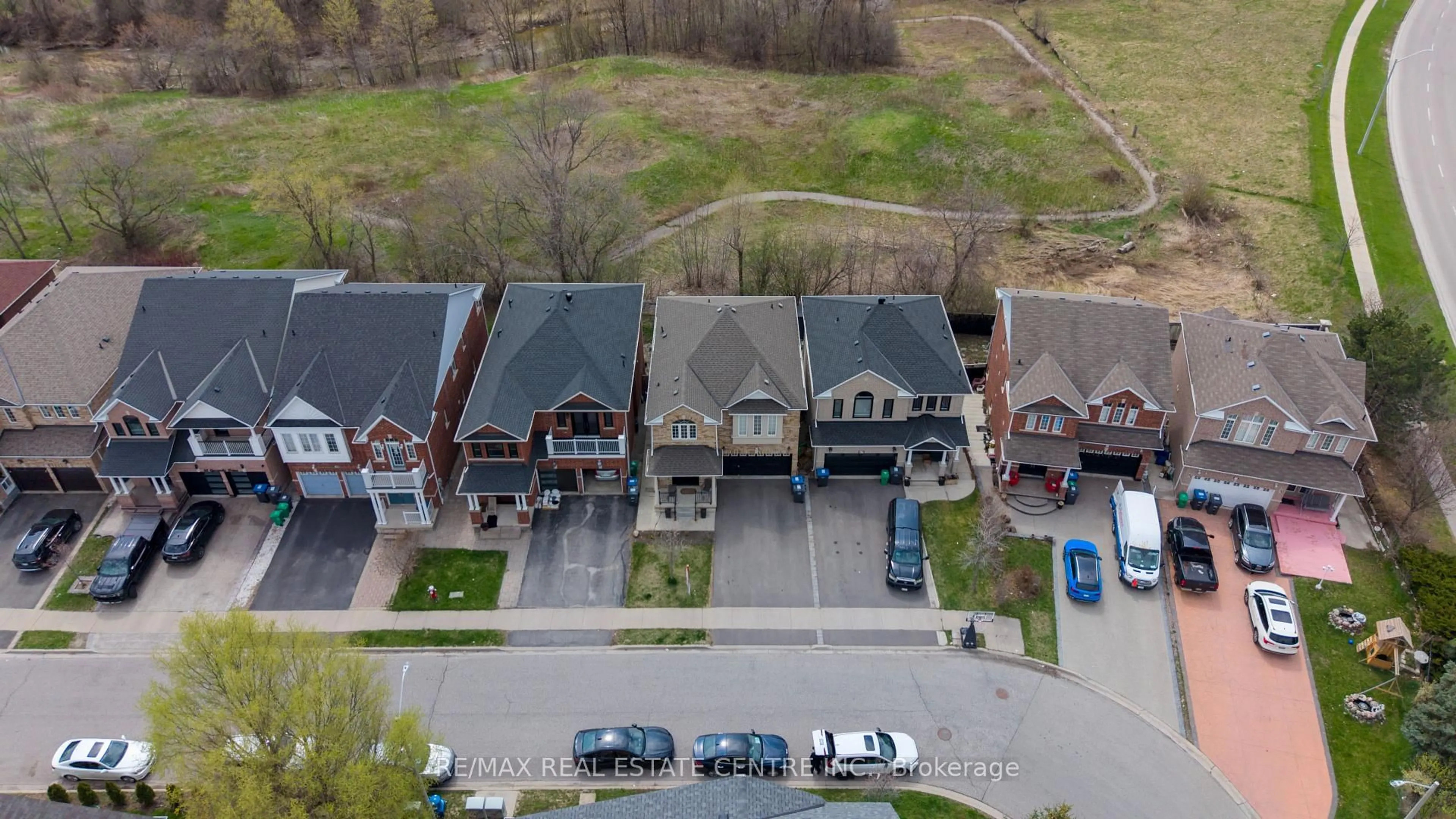 A pic from outside/outdoor area/front of a property/back of a property/a pic from drone, street for 67 Gorevale Dr, Brampton Ontario L6P 2H2