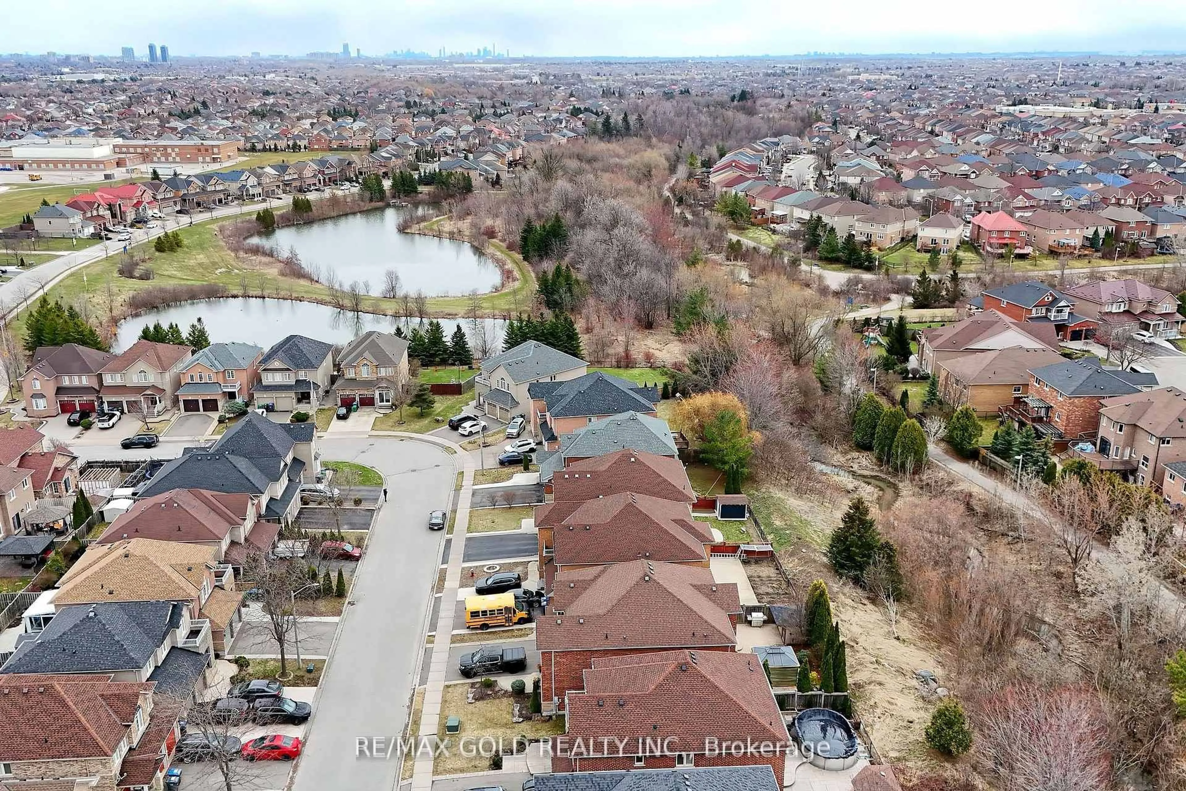 A pic from outside/outdoor area/front of a property/back of a property/a pic from drone, water/lake/river/ocean view for 16 Cottontail Rd, Brampton Ontario L7A 3R3