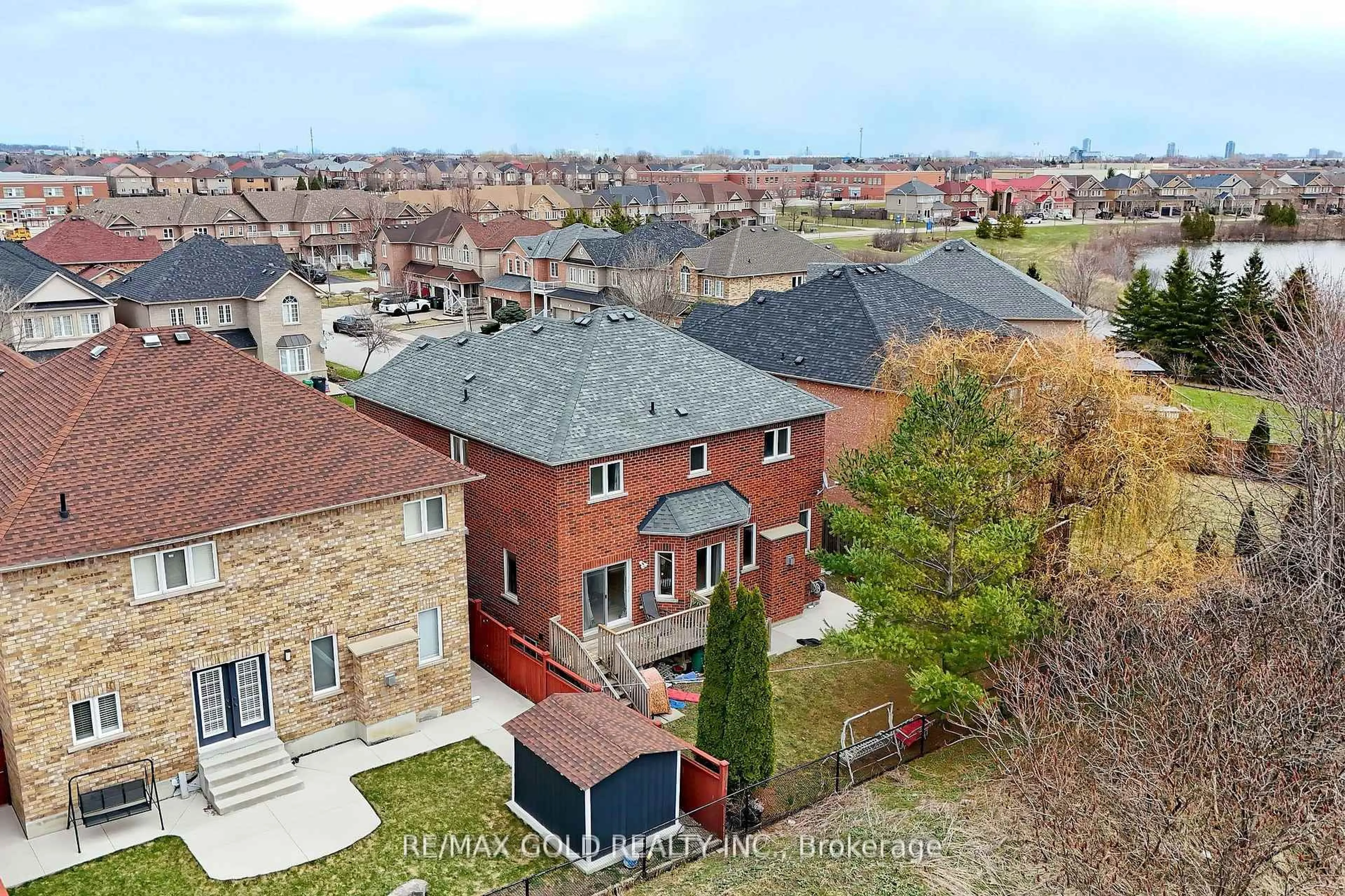 A pic from outside/outdoor area/front of a property/back of a property/a pic from drone, unknown for 16 Cottontail Rd, Brampton Ontario L7A 3R3