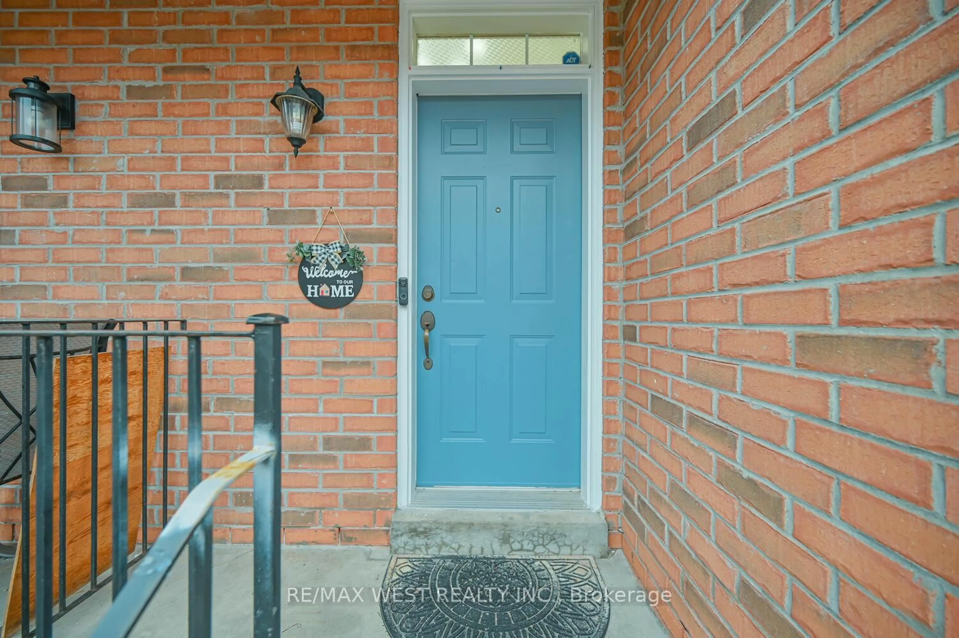 Indoor entryway for 120 Railroad St #48, Brampton Ontario L6X 5A1
