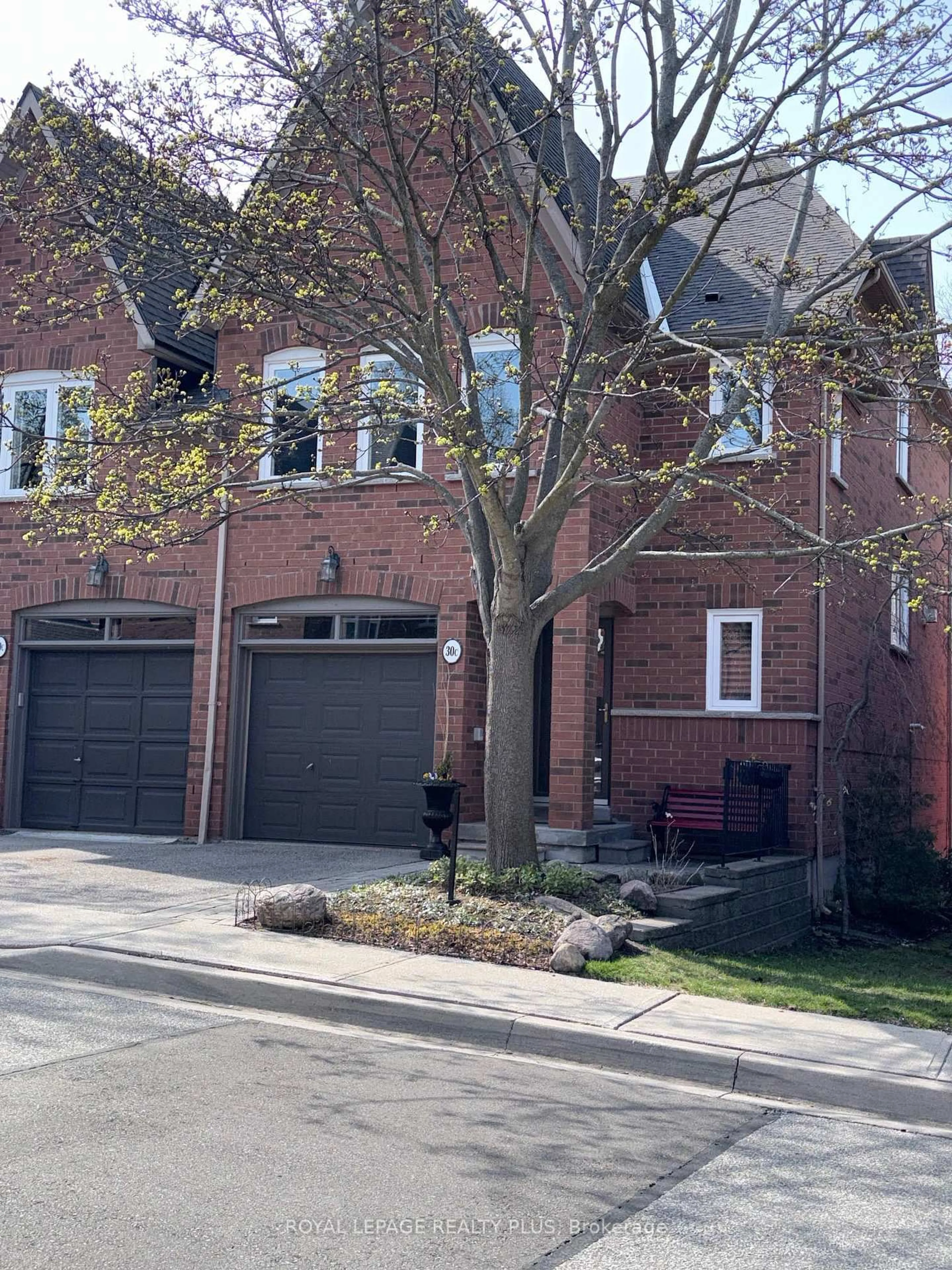 Home with brick exterior material, street for 928 Queen St #30C, Mississauga Ontario L5H 4K5