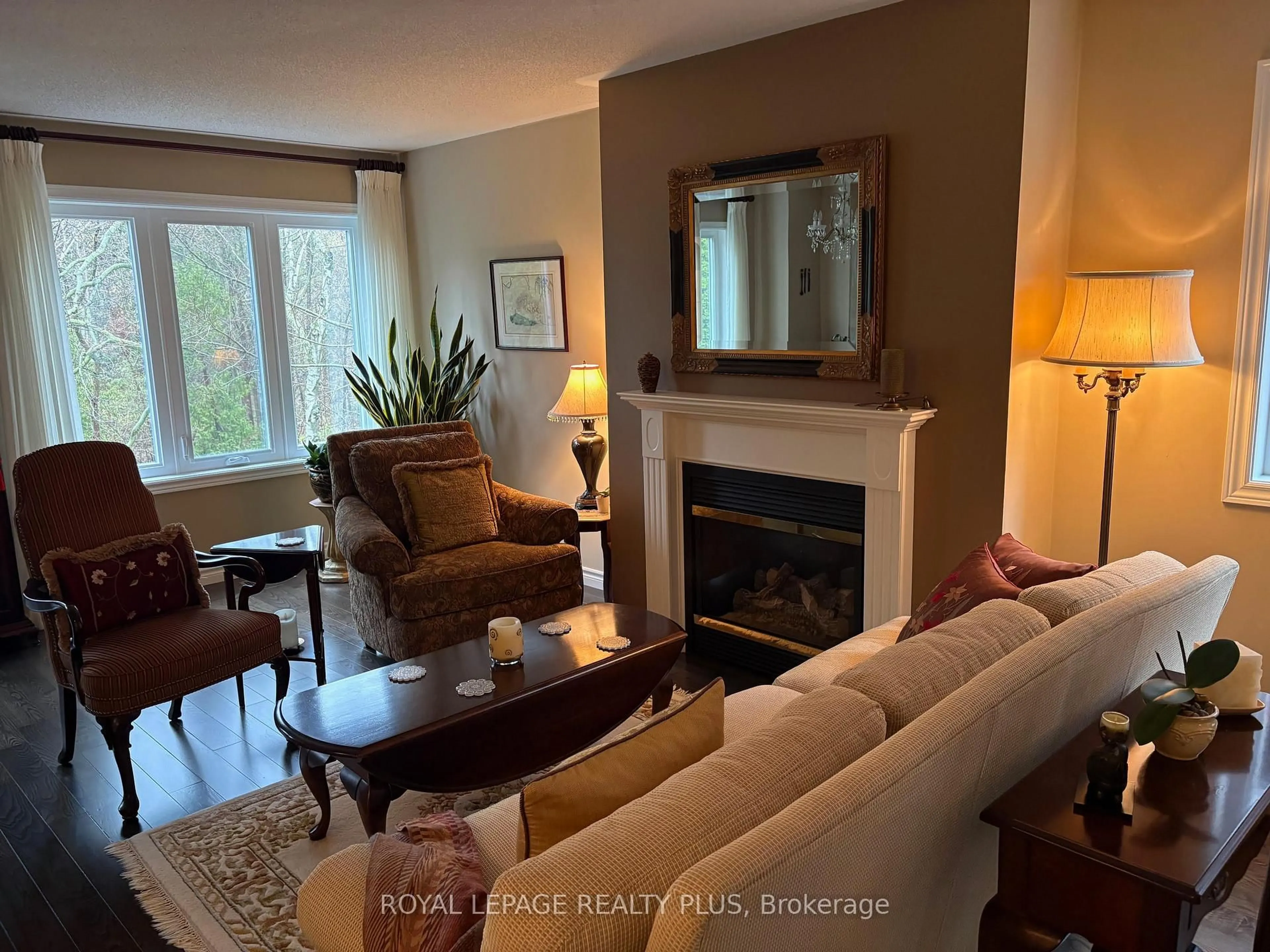 Living room with furniture, unknown for 928 Queen St #30C, Mississauga Ontario L5H 4K5