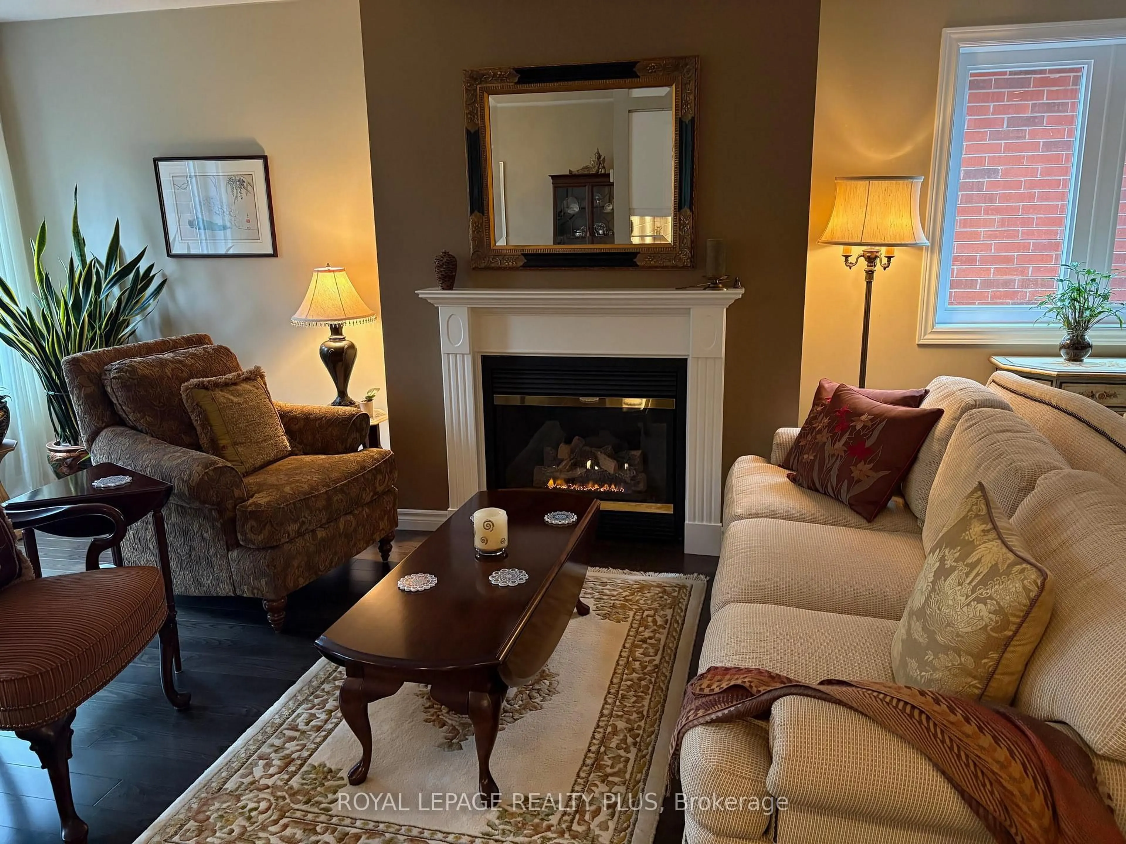 Living room with furniture, unknown for 928 Queen St #30C, Mississauga Ontario L5H 4K5