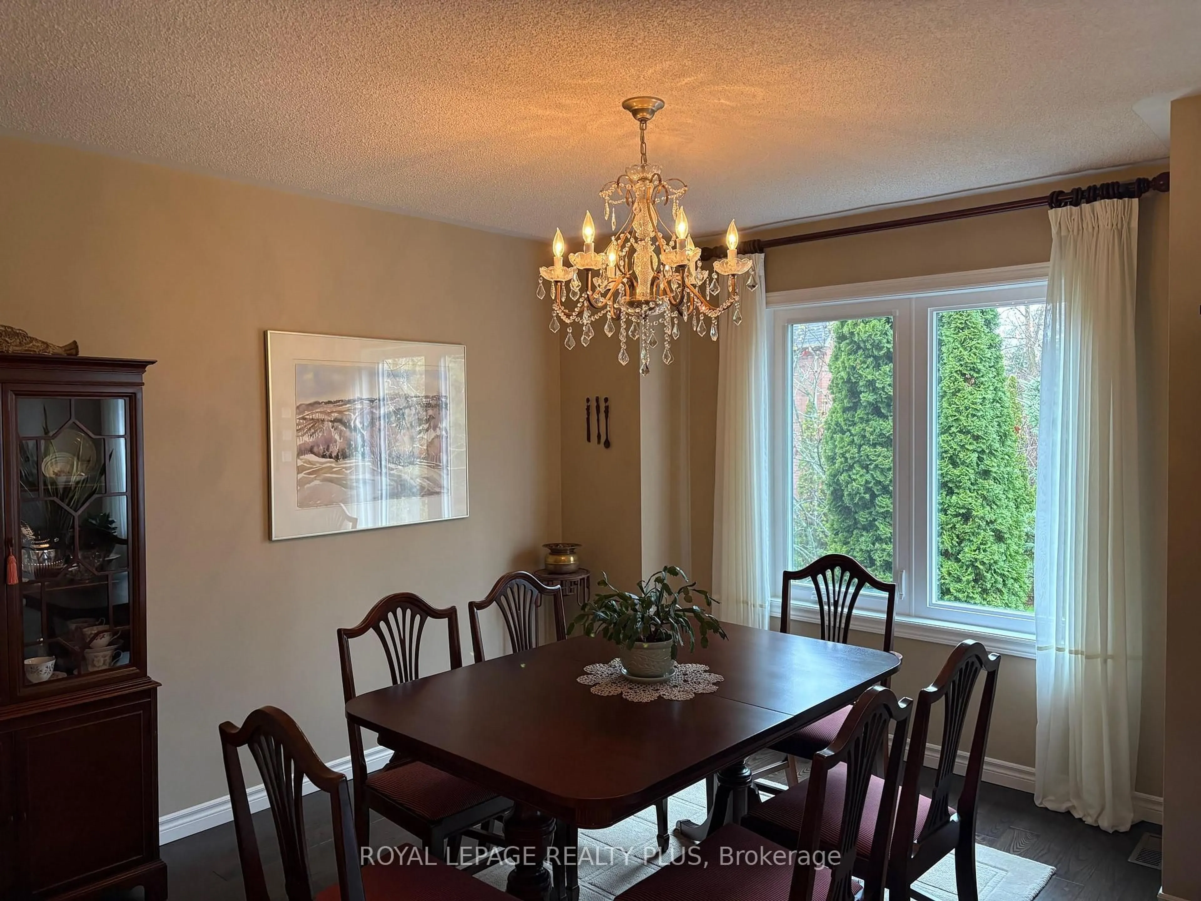 Dining room, wood/laminate floor for 928 Queen St #30C, Mississauga Ontario L5H 4K5