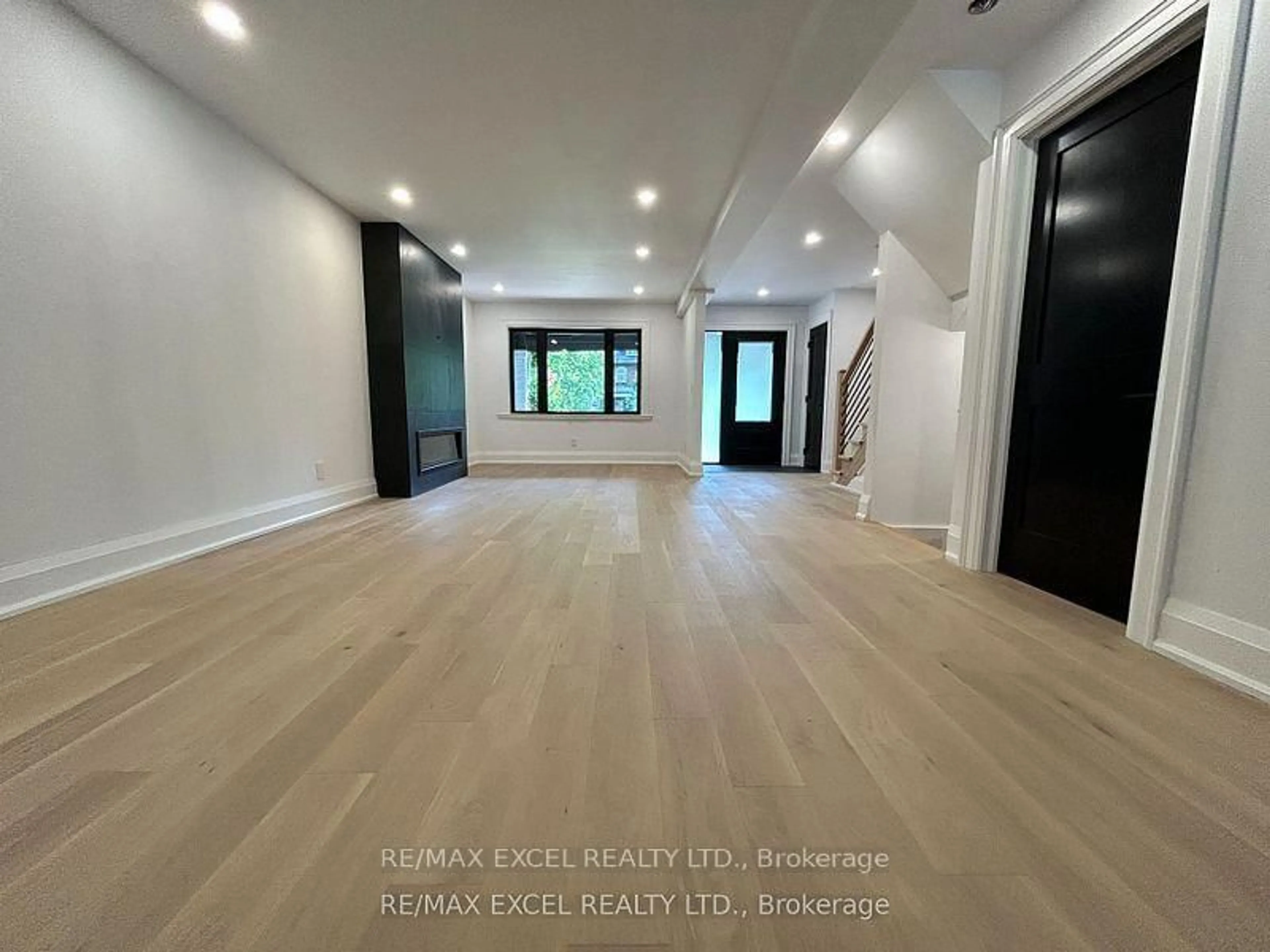 Indoor entryway for 34 Raymond Ave, Toronto Ontario M6S 2B3