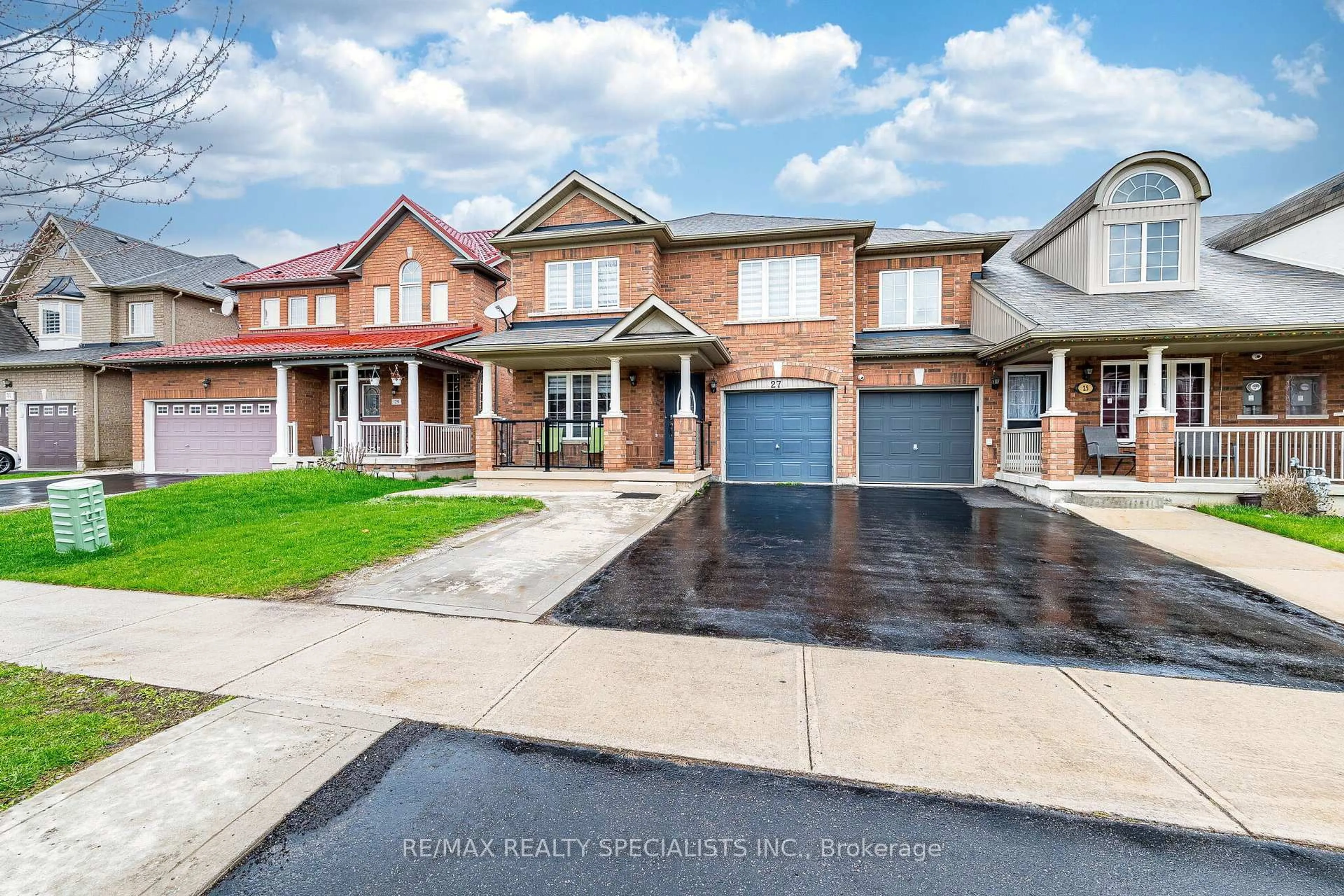 Home with brick exterior material, street for 27 Wall St, Brampton Ontario L6R 0N2