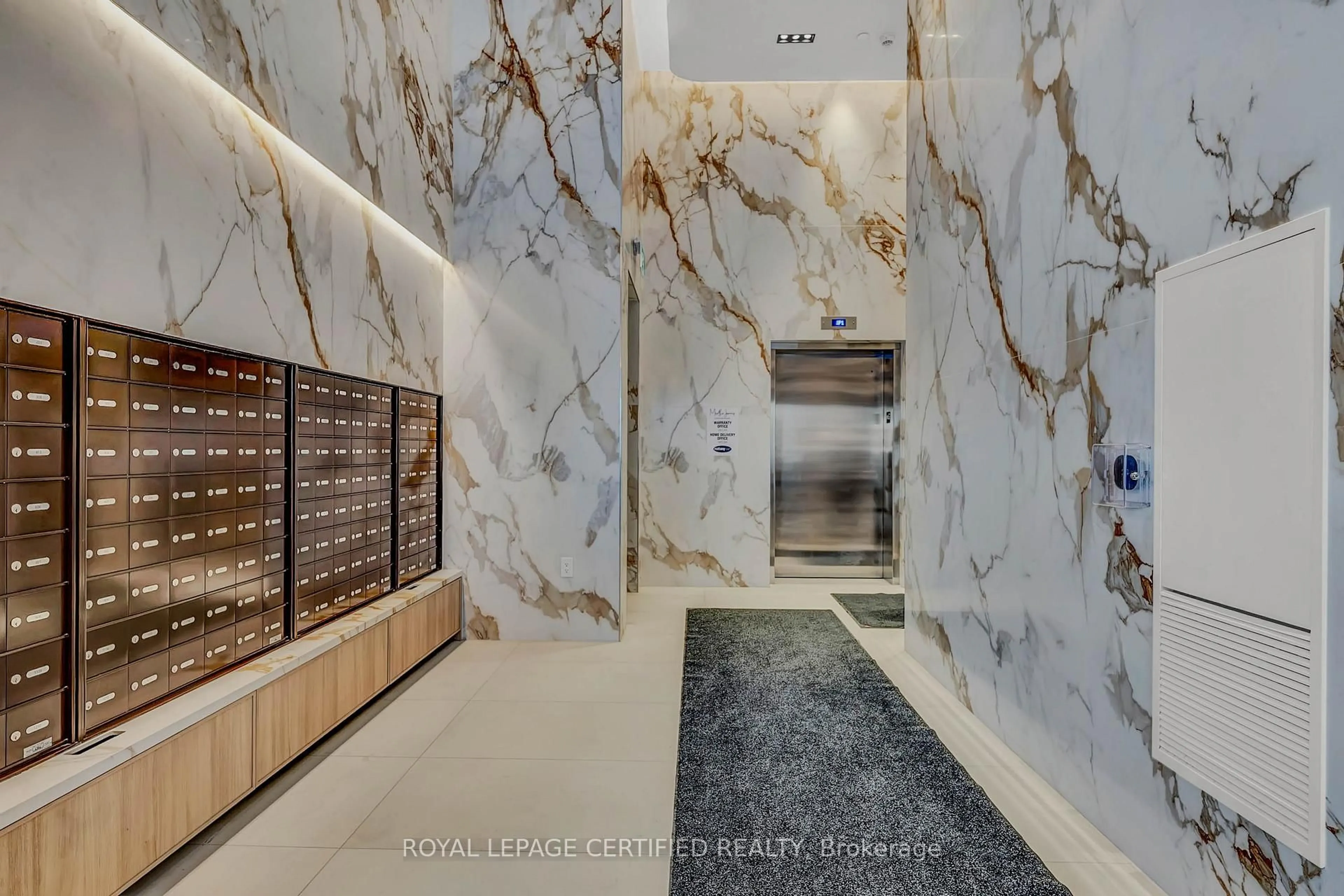 Indoor foyer for 2088 James St #503, Burlington Ontario L7R 0H2