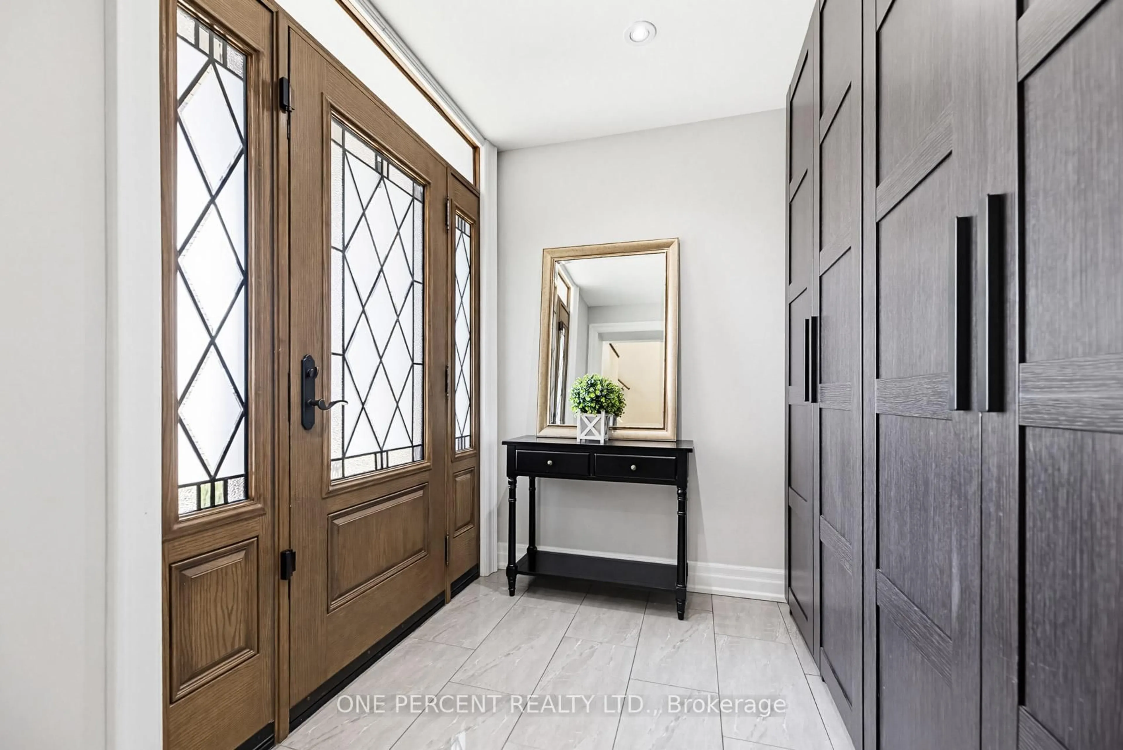 Indoor entryway for 36 Coachwood Manor Crt, Caledon Ontario L7E 1X8