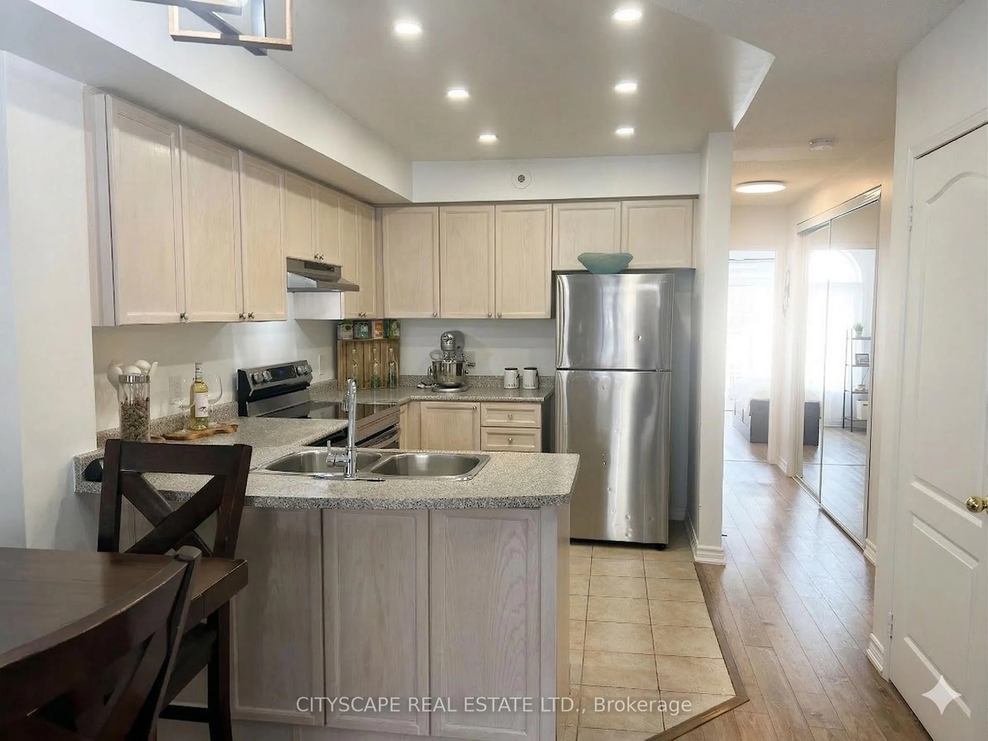 Open concept kitchen, unknown for 601 Shoreline Dr #162, Mississauga Ontario L5B 4K1