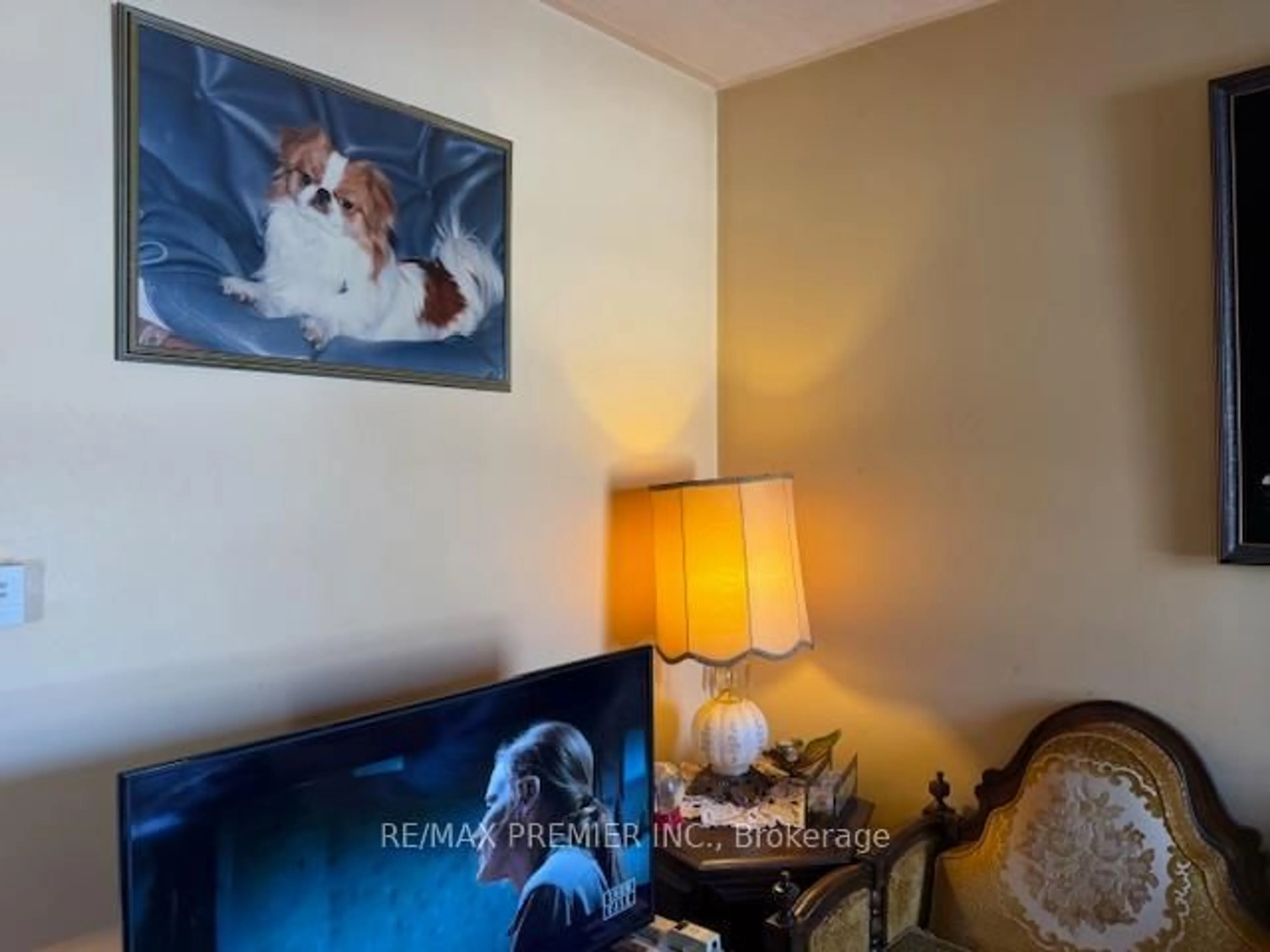 A pic of a room for 7 Florence Cres, Toronto Ontario N6N 4E3