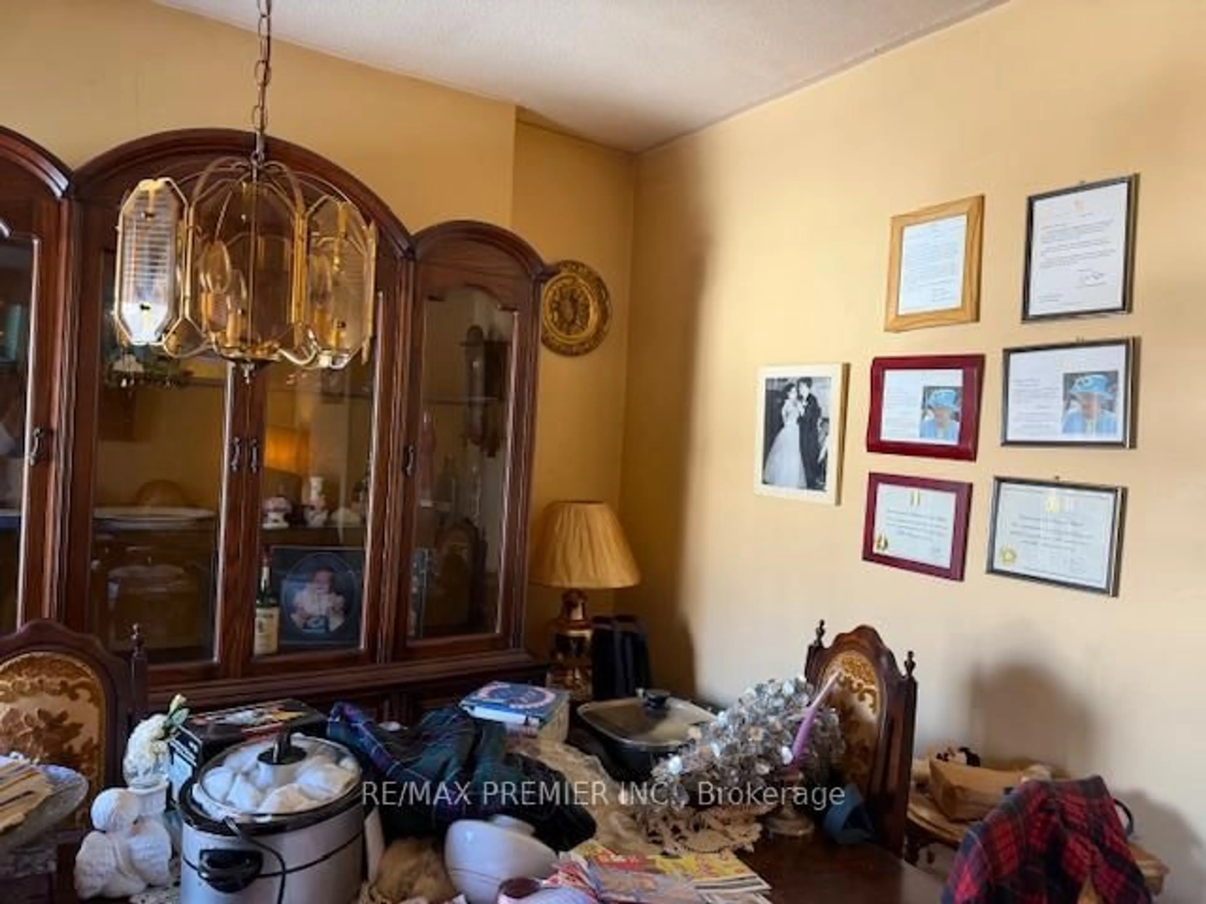 A pic of a room for 7 Florence Cres, Toronto Ontario N6N 4E3