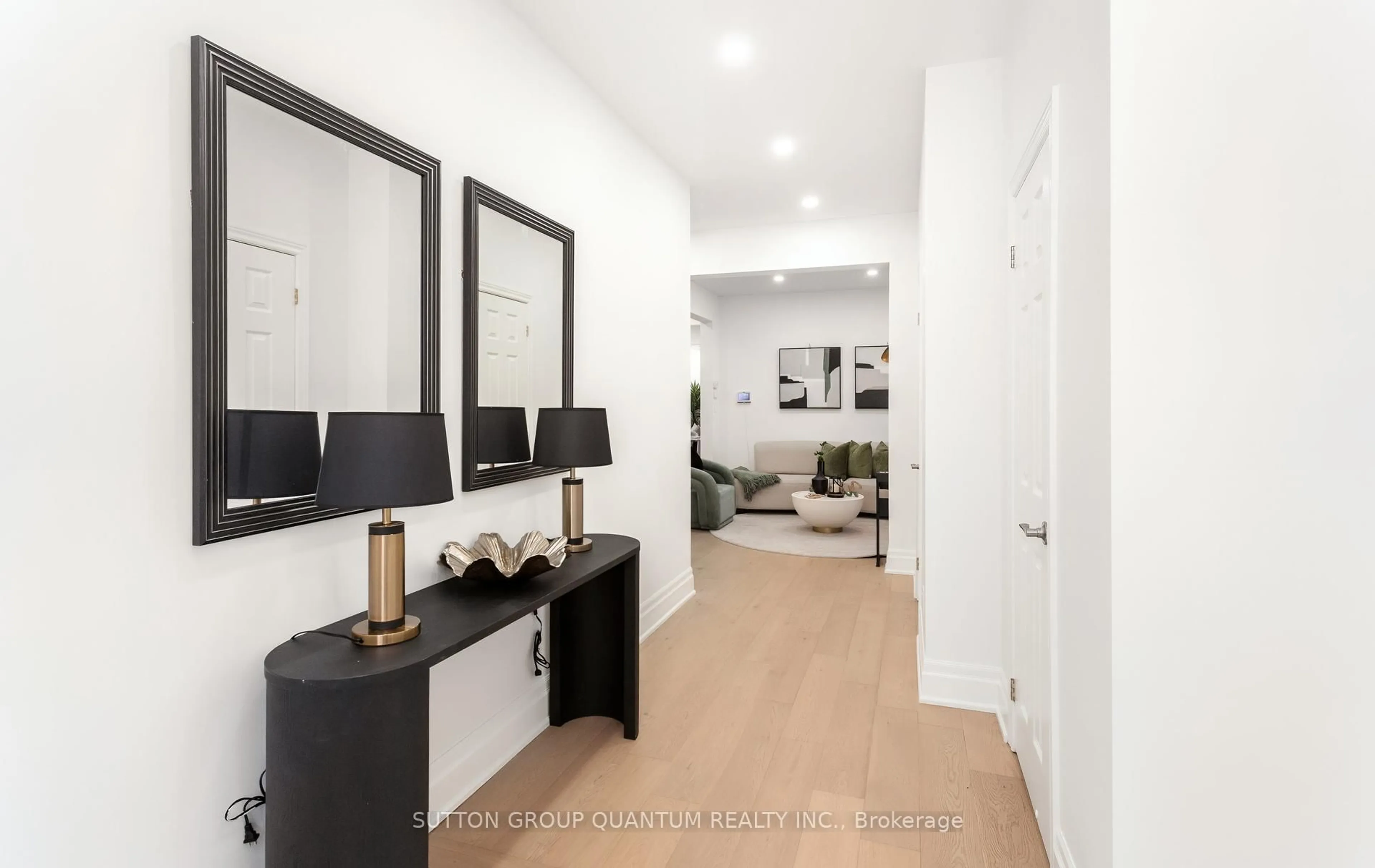 Indoor entryway for 313 Bessborough Dr, Milton Ontario L9T 8P5