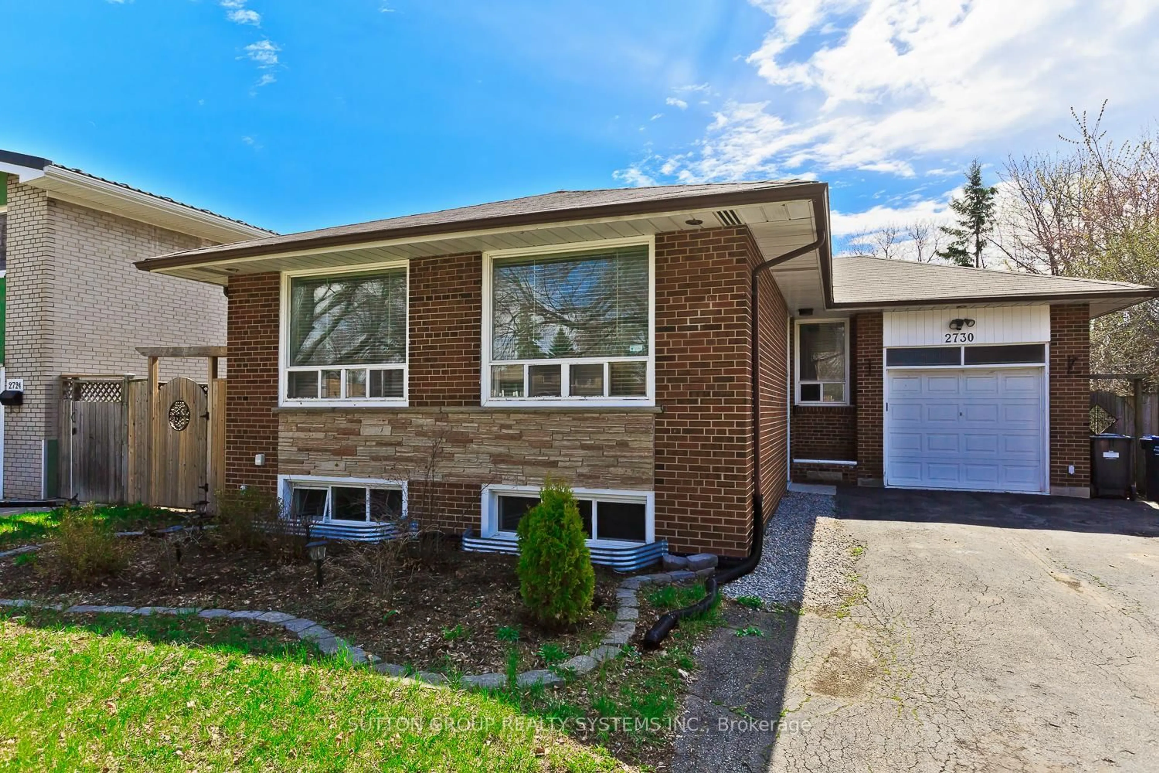 Home with brick exterior material, street for 2730 Truscott Dr, Mississauga Ontario L5J 2B7