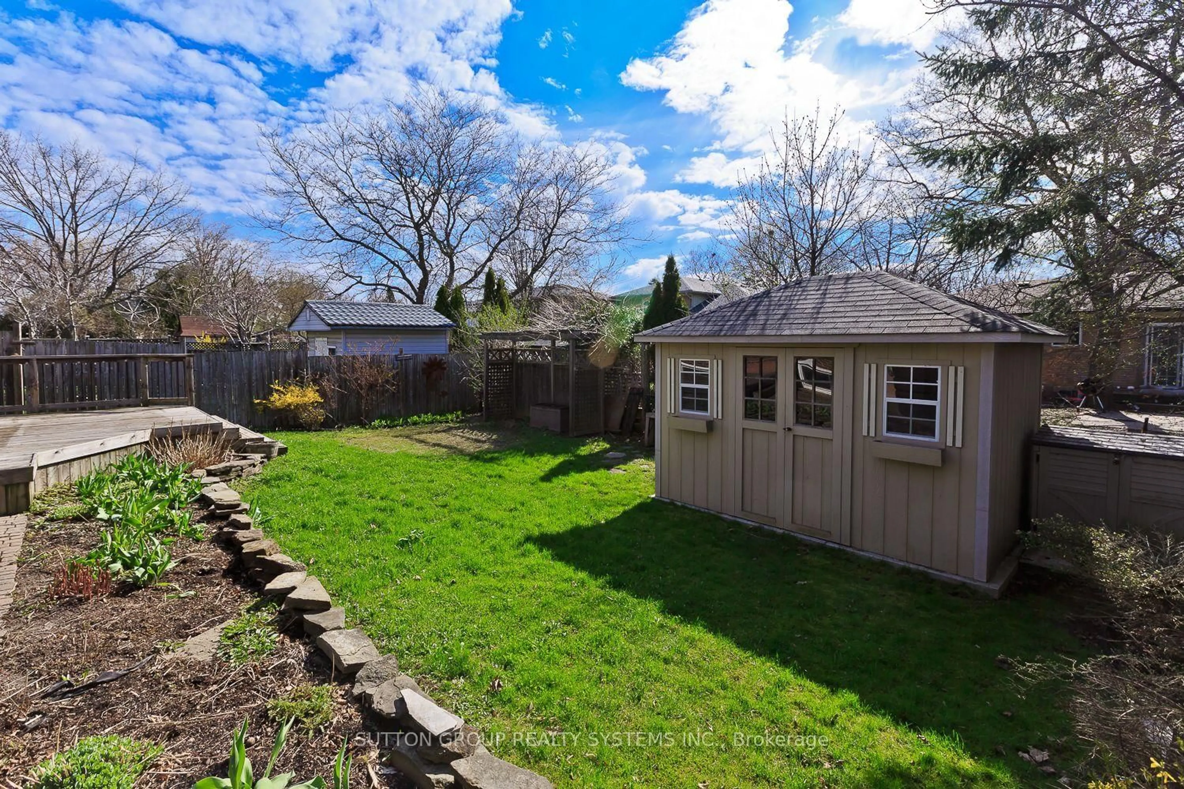 Shed for 2730 Truscott Dr, Mississauga Ontario L5J 2B7